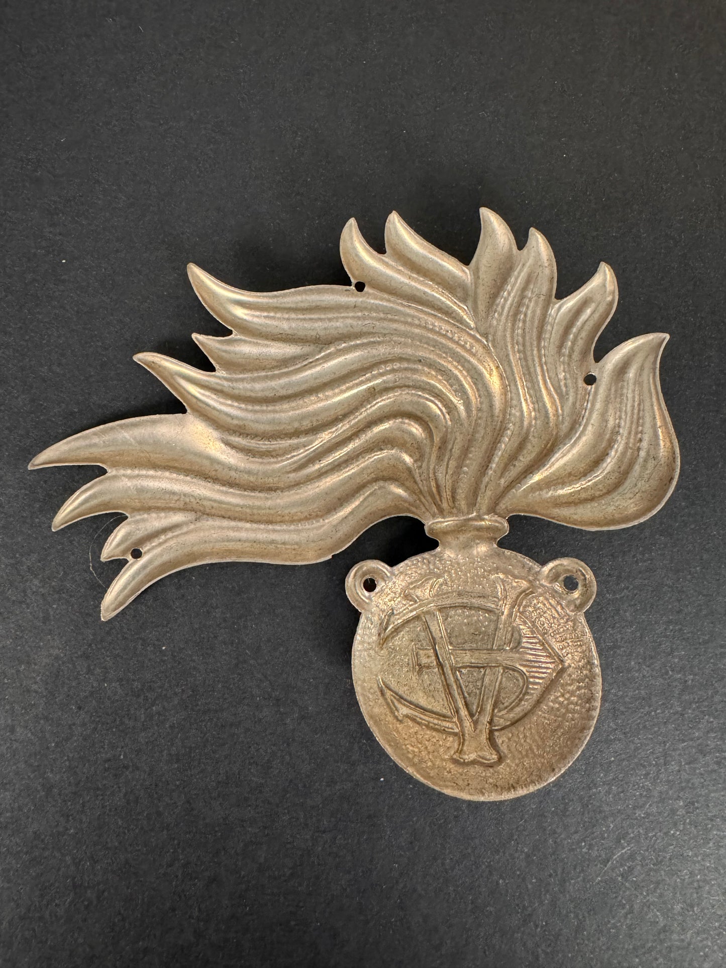 Photo 2 of Italian Royal Military Police (Carabinieri Reali) Helmet Badge - collectible militaria item