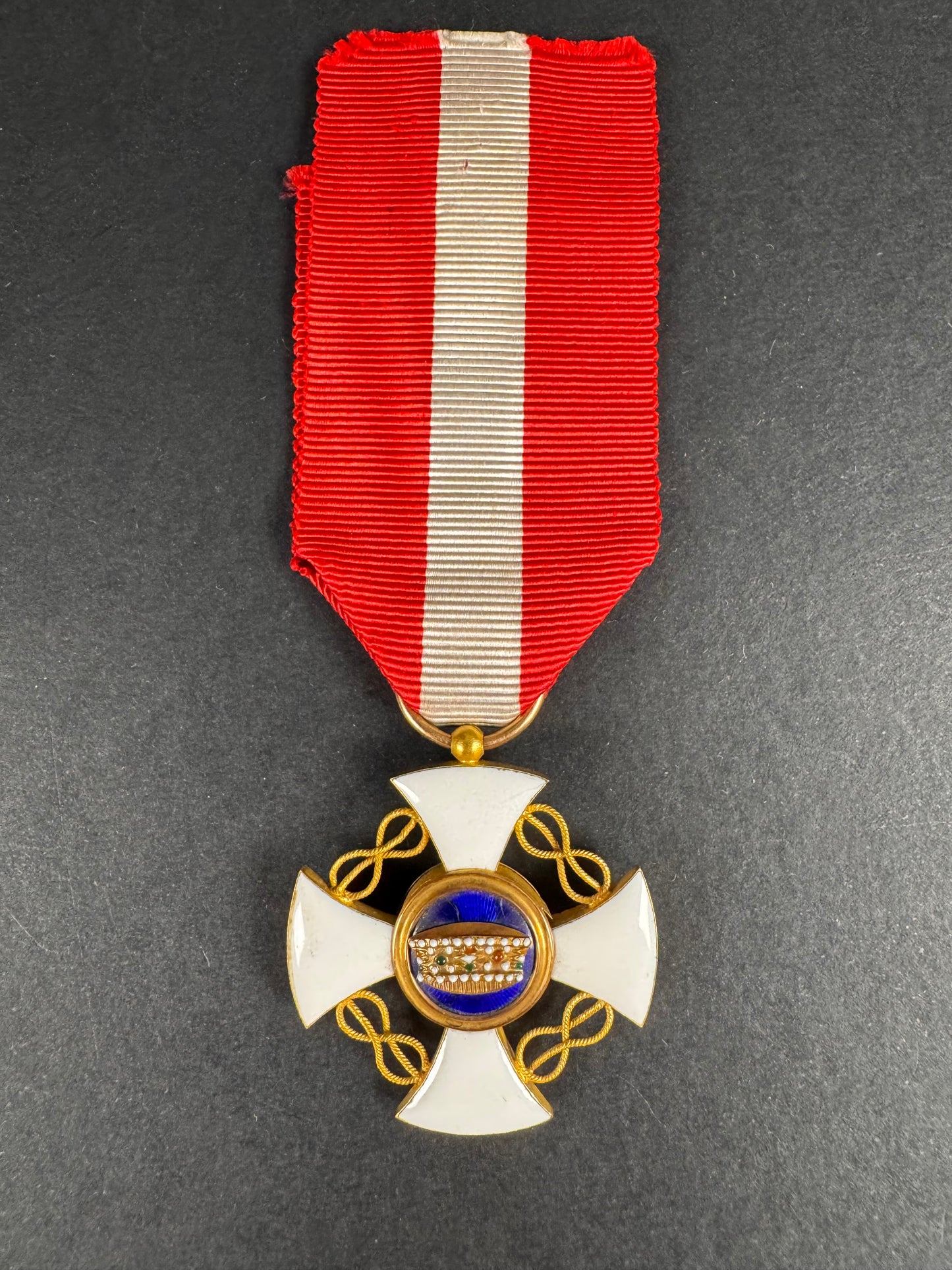 Photo 1 of Order of the Crown of Italy Knight's Cross in Gold Medal Award - collectible militaria item