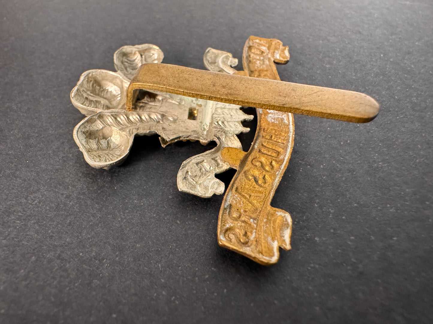 Photo 3 of WW1 British Army 10th Royal Hussars Cavalry Cap Badge - collectible militaria item