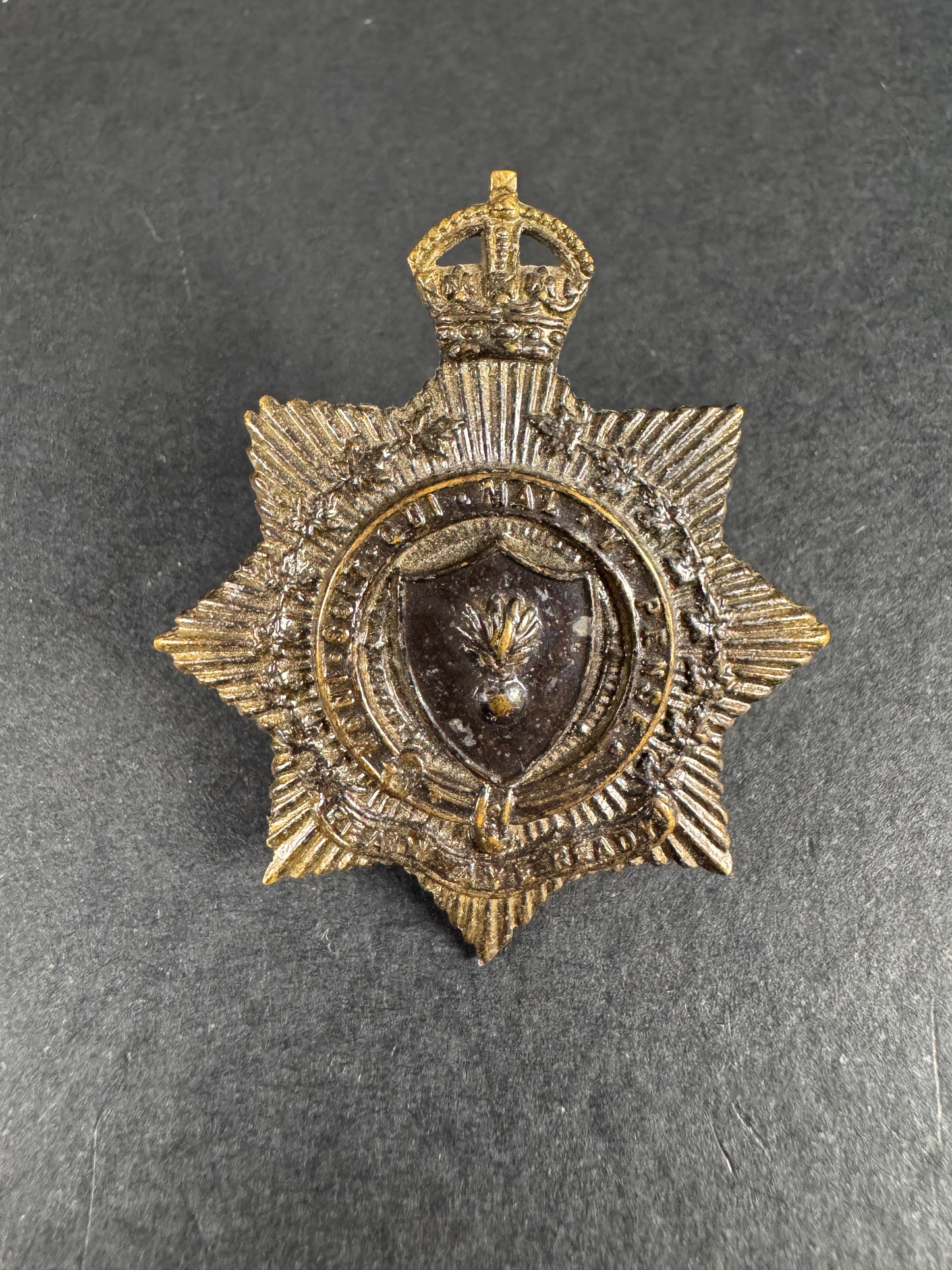 Photo 1 of WW2 Canadian Royal Regiment Toronto Grenadiers Cap Badge - collectible militaria item