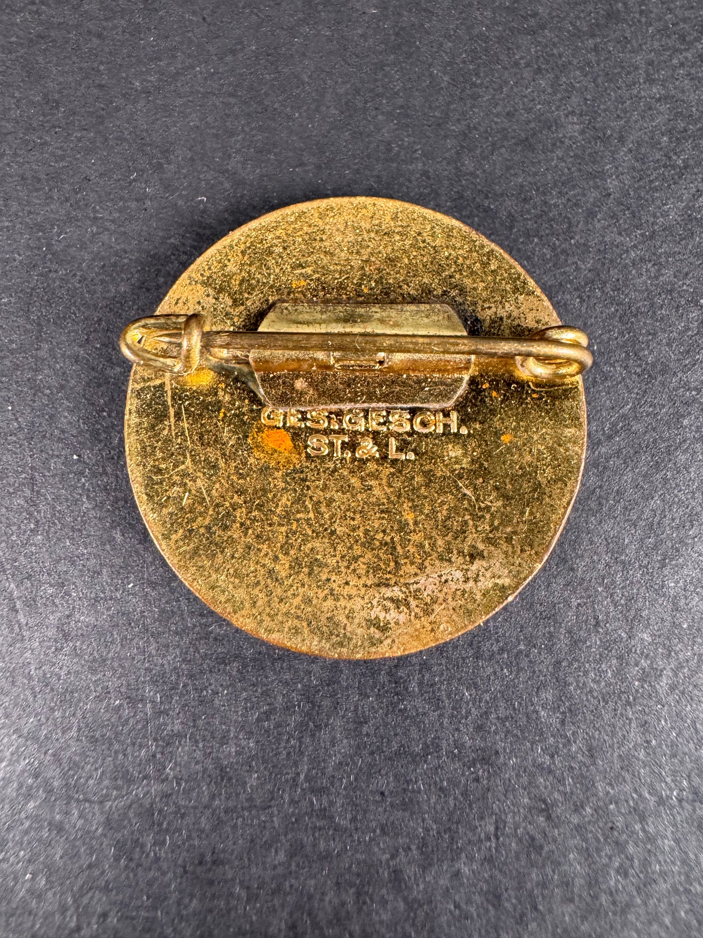 Photo 2 of WW2 German Red Cross Helper Badge - Deutsches Rotes Kreuz Helferin - collectible militaria item