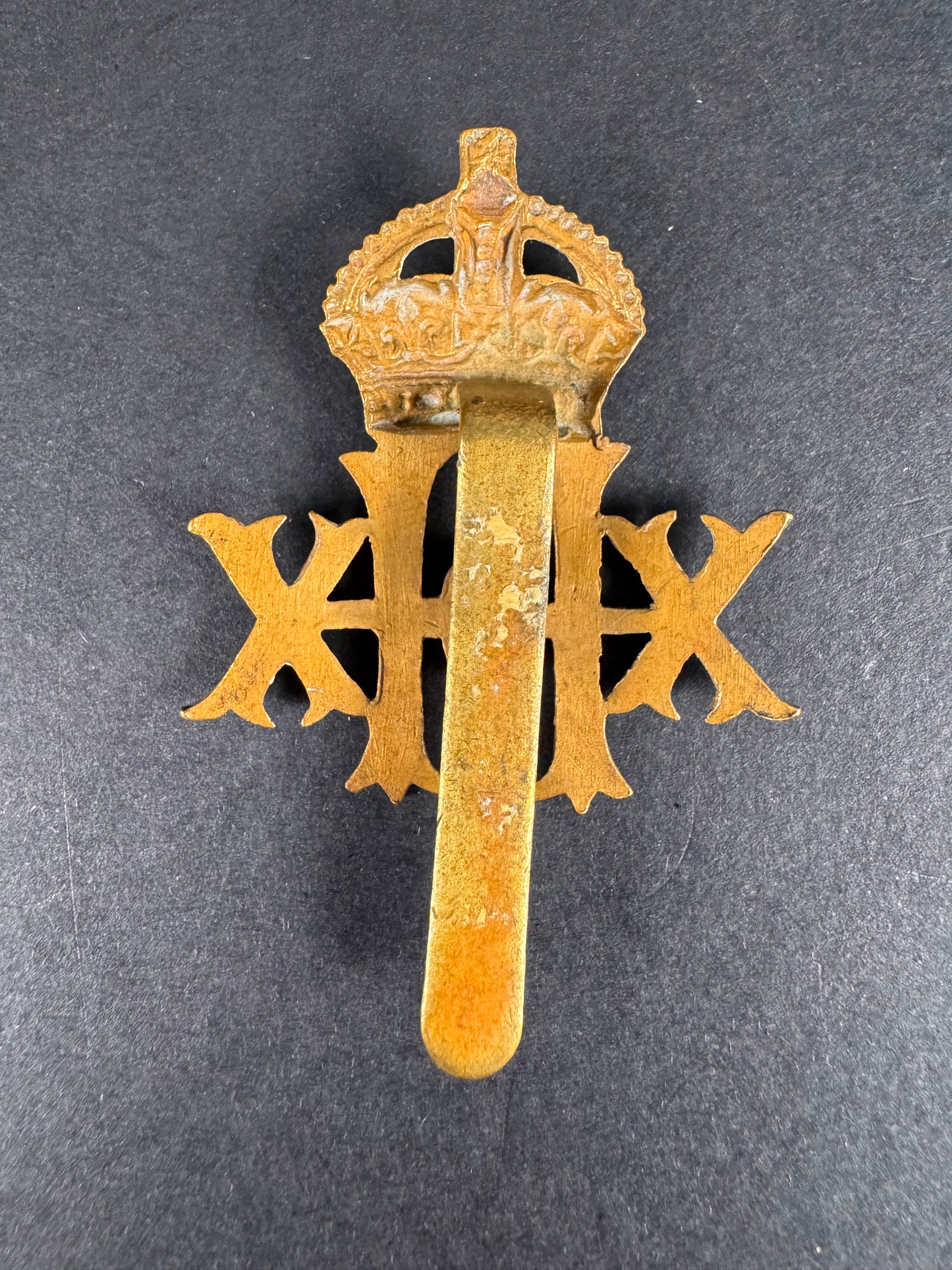 Photo 2 of WW1 British Army XX 20th Hussars Cavalry Cap Badge - collectible militaria item