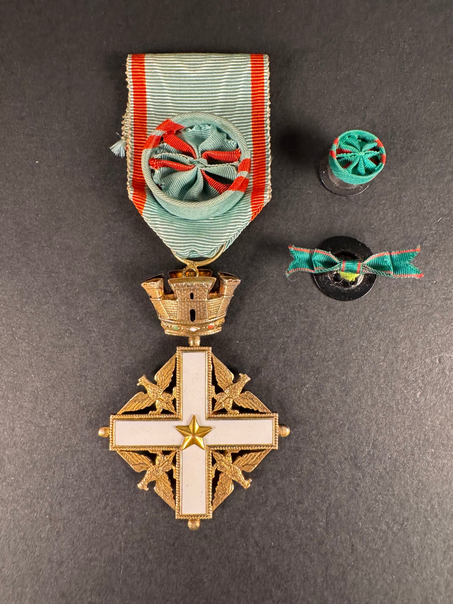 Photo 1 of Order of Merit of the Republic of Italy Knight's Cross in Gold Medal Award OMRI - collectible militaria item