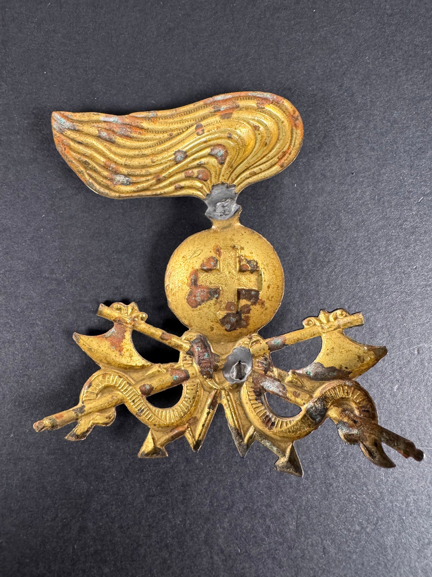 Photo 2 of WW2 Italian Army Pioneer Cap Badge - collectible militaria item