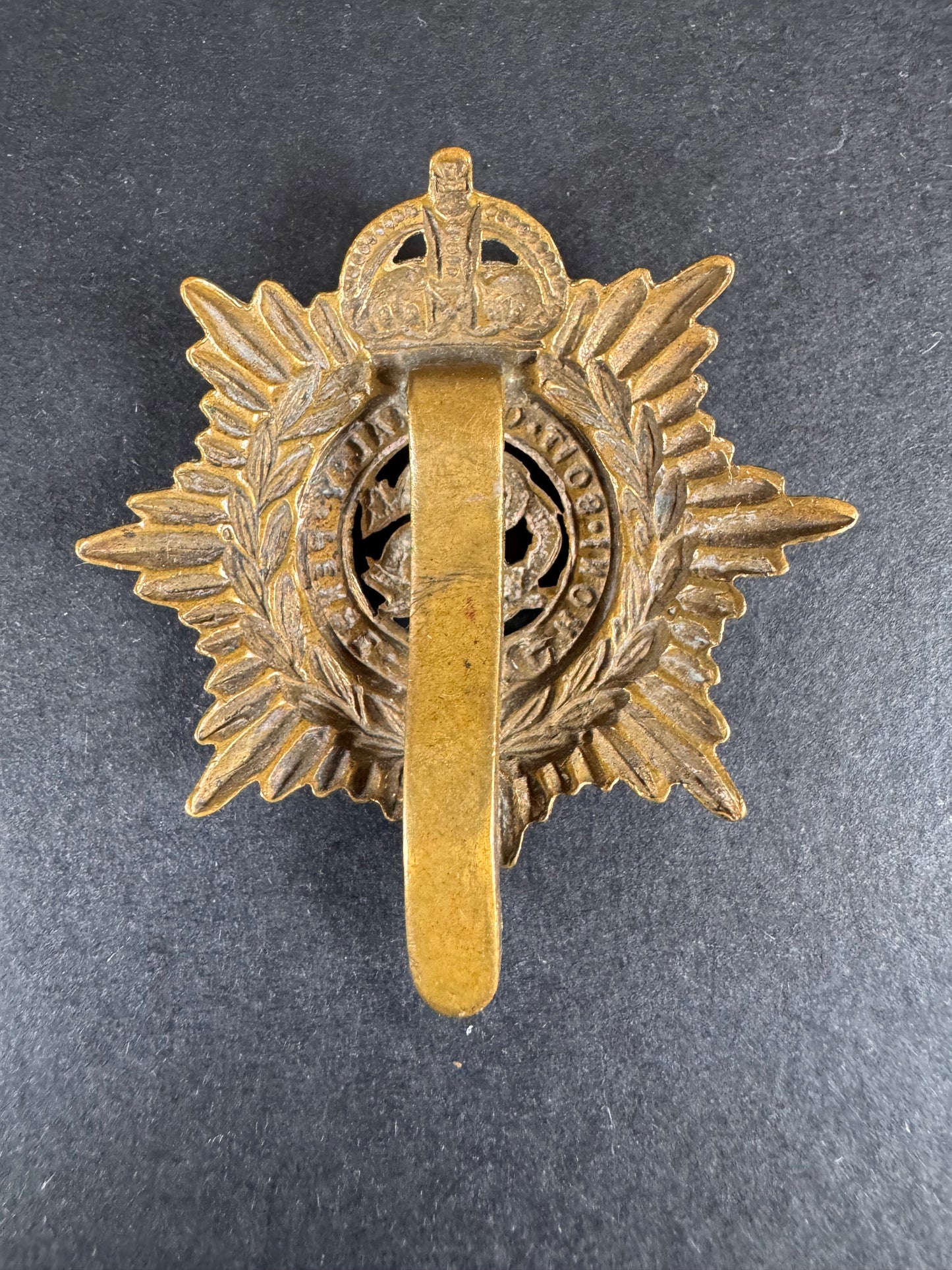 Photo 2 of WW1 British Army Service Corps (ASC) Cap Badge - collectible militaria item
