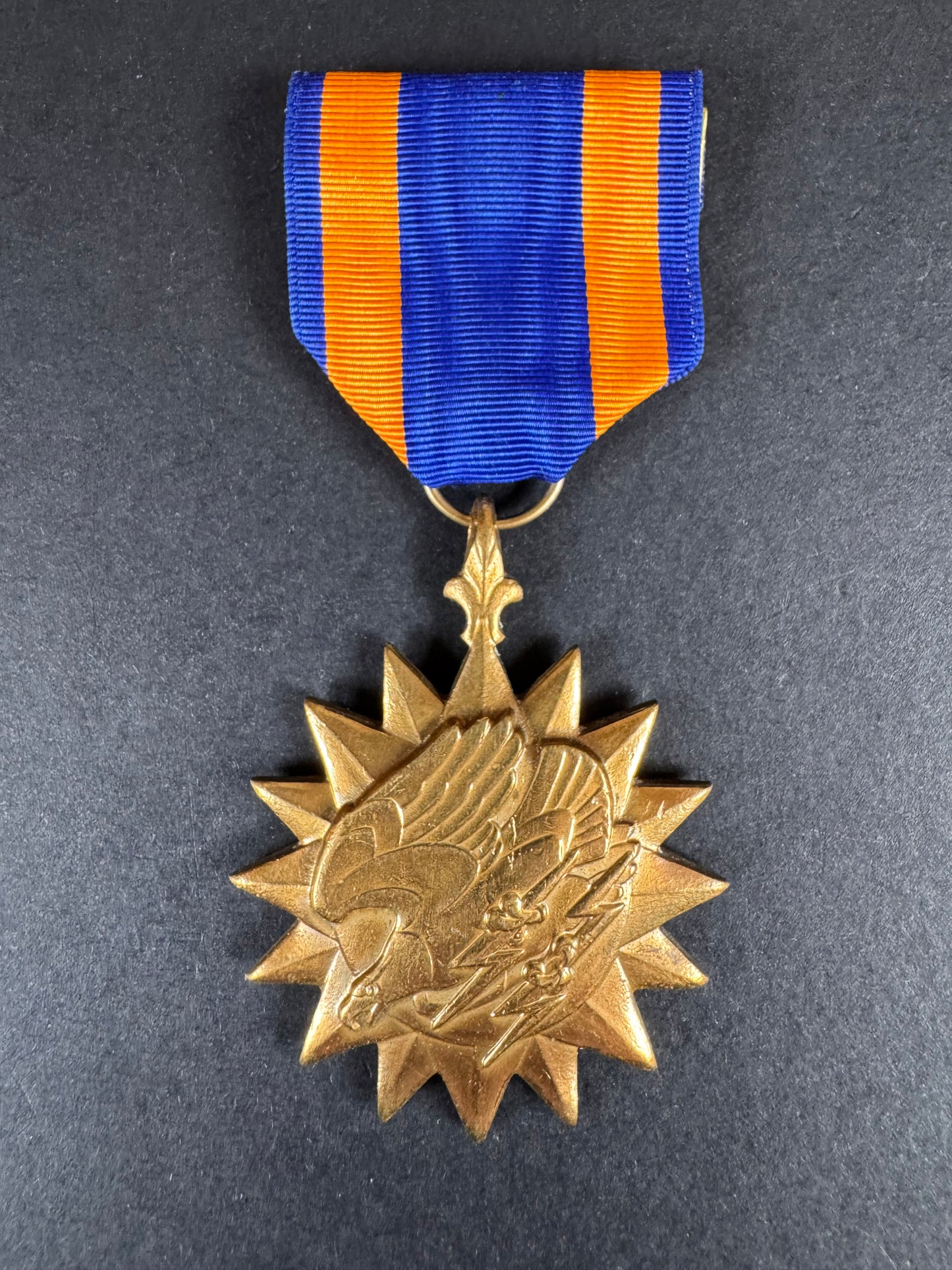 Photo 1 of Vietnam War United States Air Medal - collectible militaria item