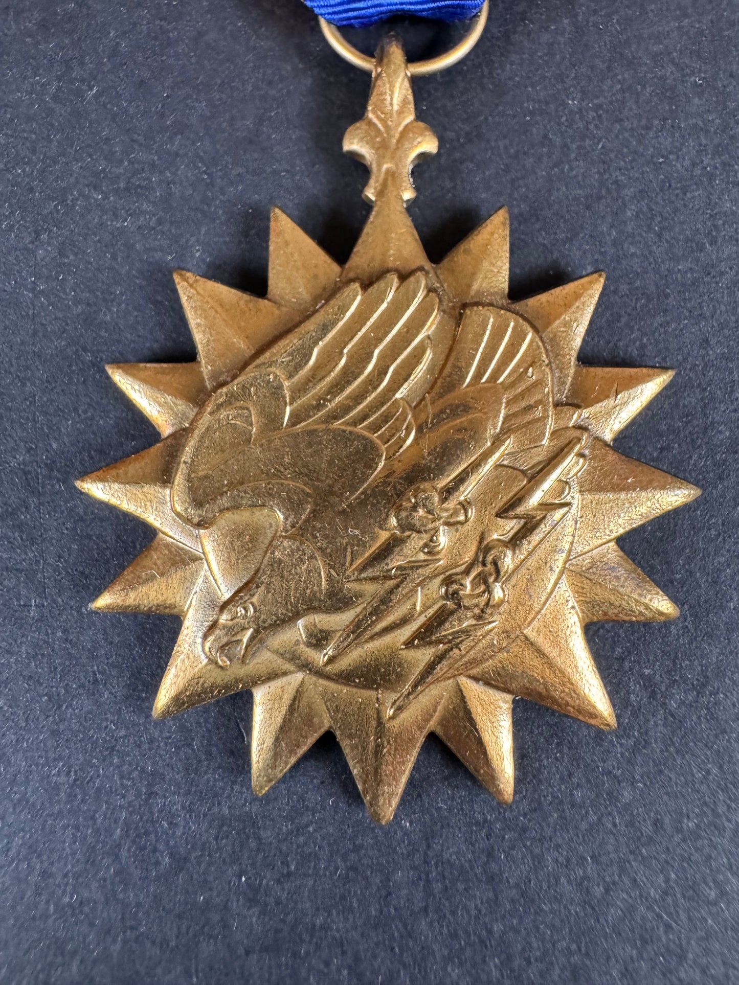 Photo 2 of Vietnam War United States Air Medal - collectible militaria item