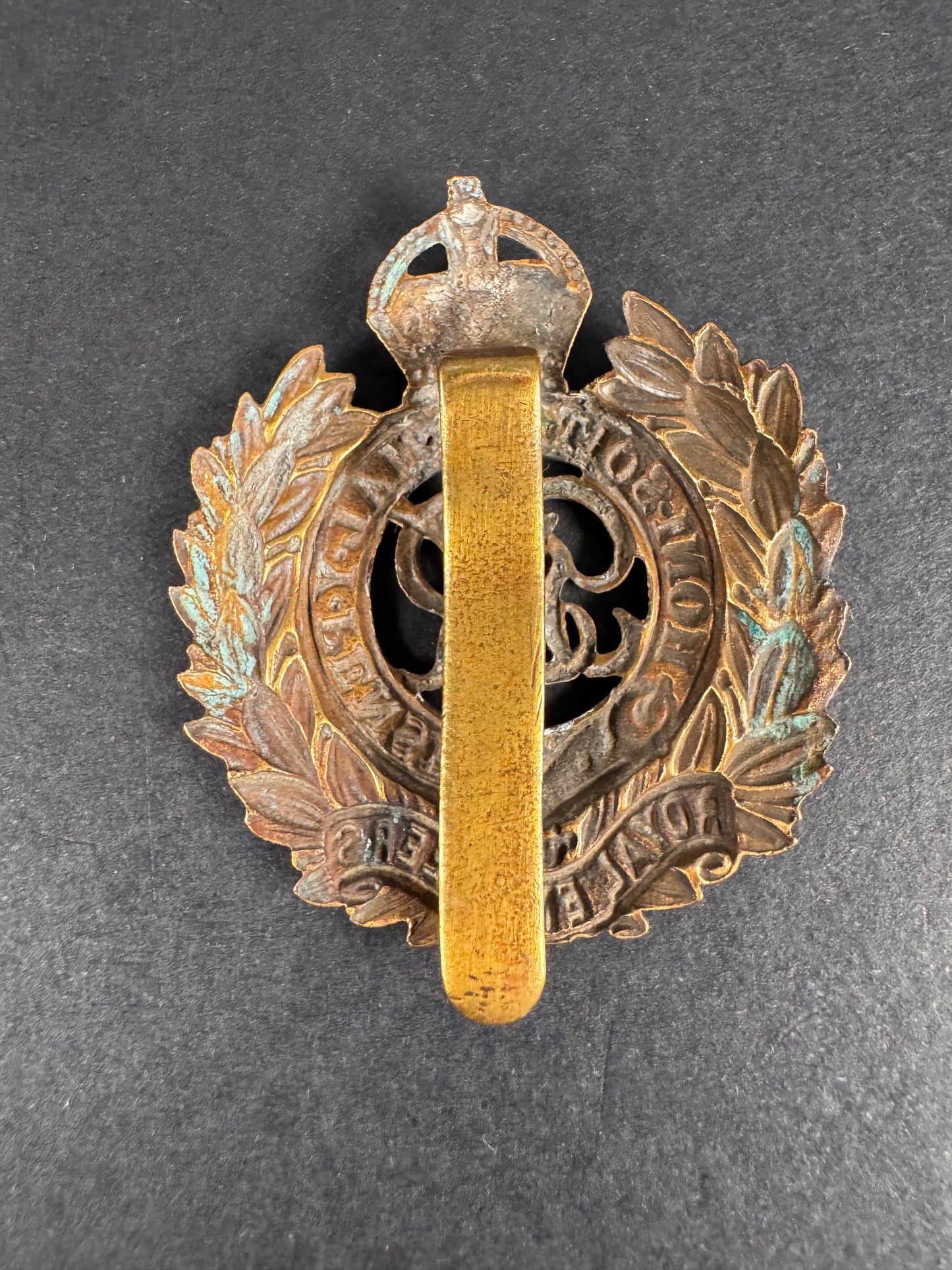 Photo 2 of WW2 British Army Royal Engineers Cap Badge GR IV - collectible militaria item