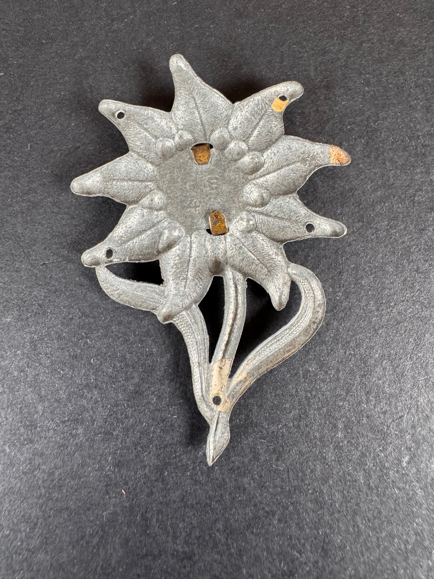 Photo 2 of WW2 German Army Gebirgsjager (Mountain Troops) Edelweiss Cap Badge - collectible militaria item
