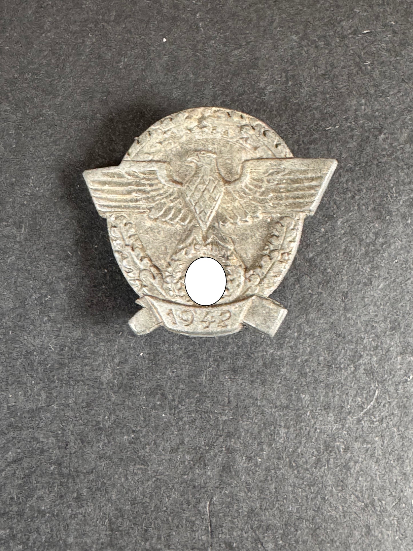 Photo 1 of WW2 German 1942 Police Donation Tinnie Badge - collectible militaria item