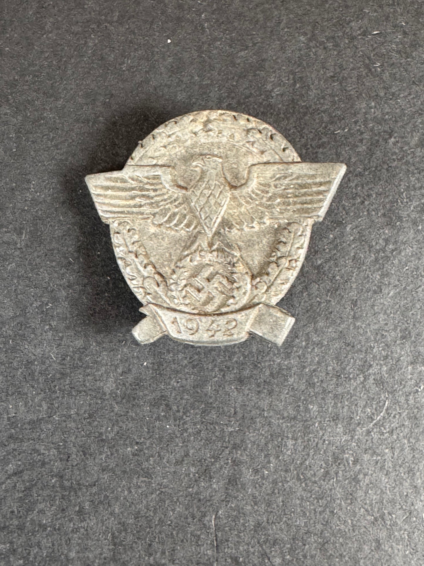 Photo 2 of WW2 German 1942 Police Donation Tinnie Badge - collectible militaria item
