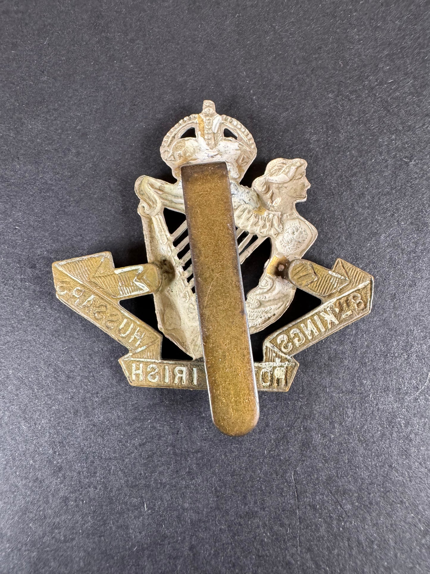 Photo 2 of WW1 British Army 8th King's Royal Irish Hussars Cap Badge - collectible militaria item