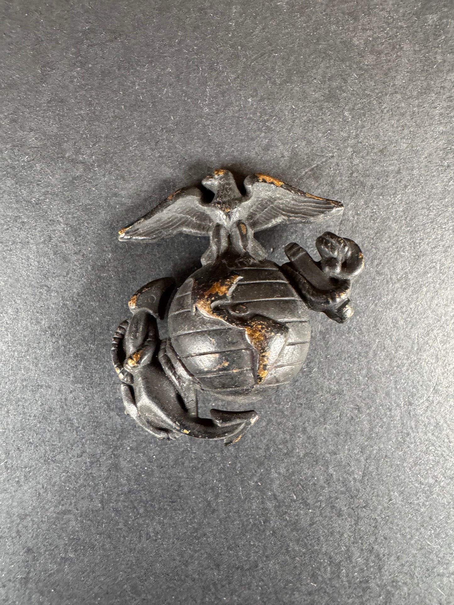 Photo 1 of WW2 United States Marine Corps Cap Badge S2 G1 USMC - collectible militaria item