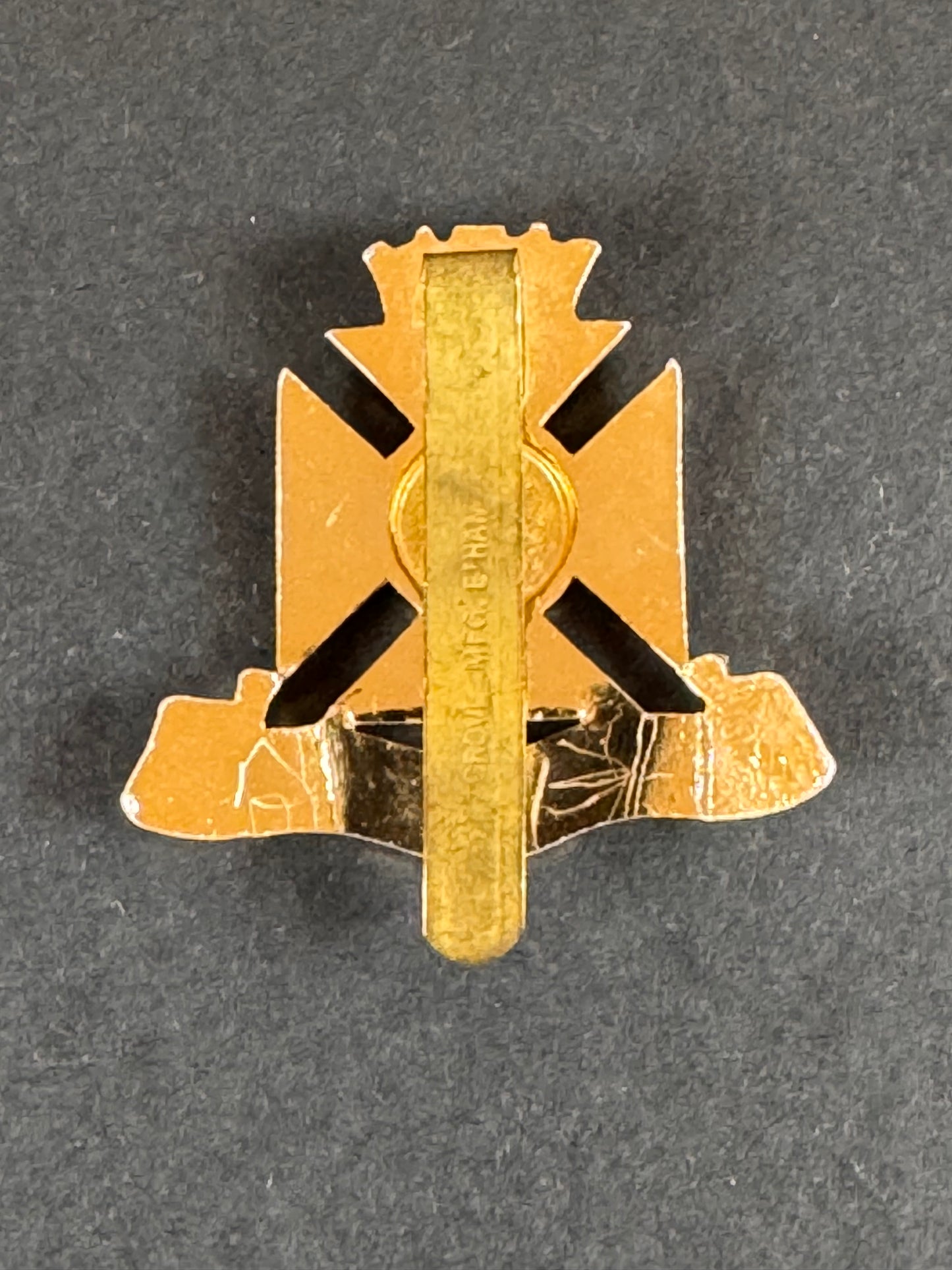 Photo 2 of After WW2 Wiltshire Regiment Anodised Cap Badge - collectible militaria item