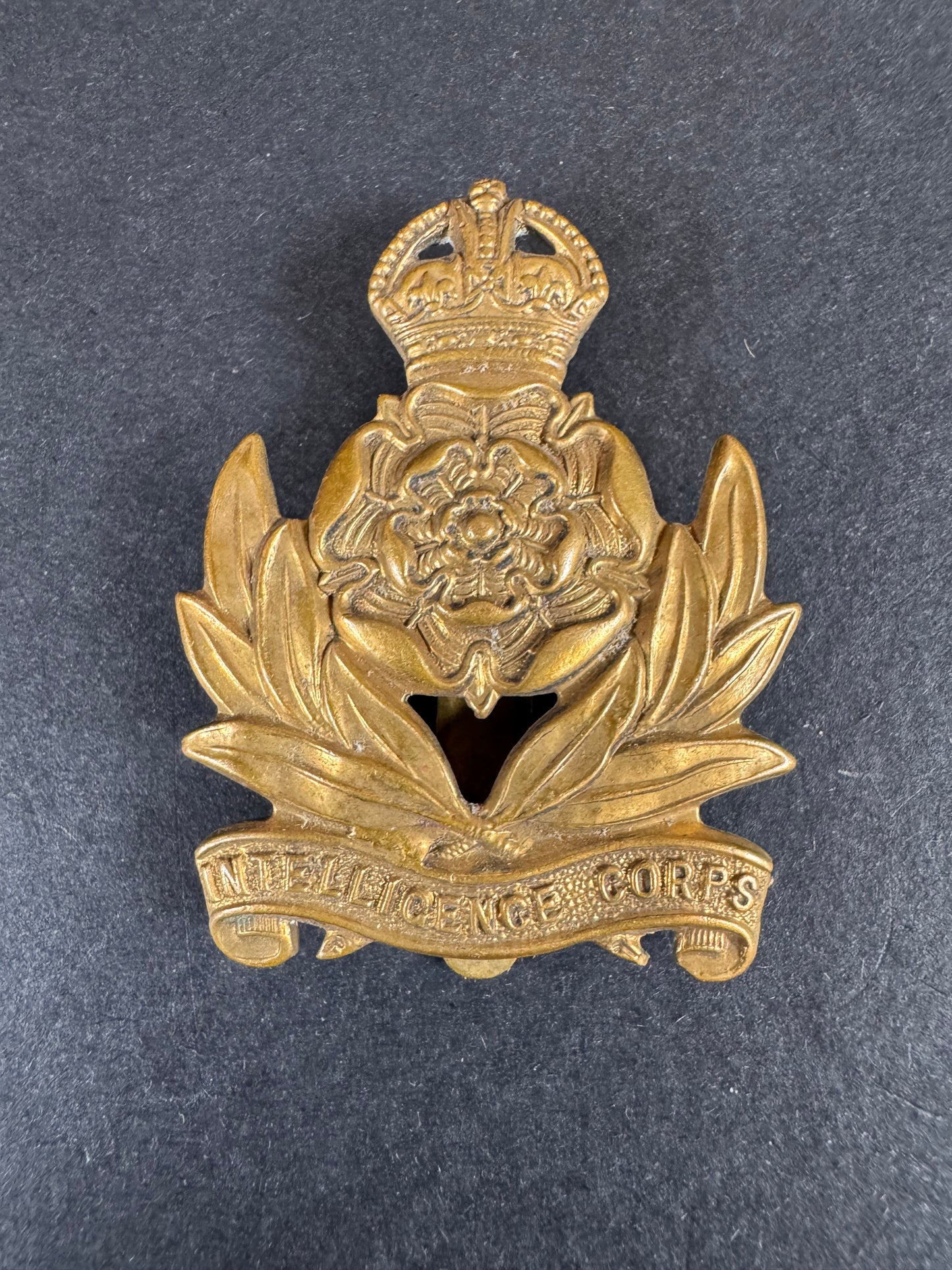 Photo 1 of WW2 British Army Intelligence Corps Cap Badge - collectible militaria item