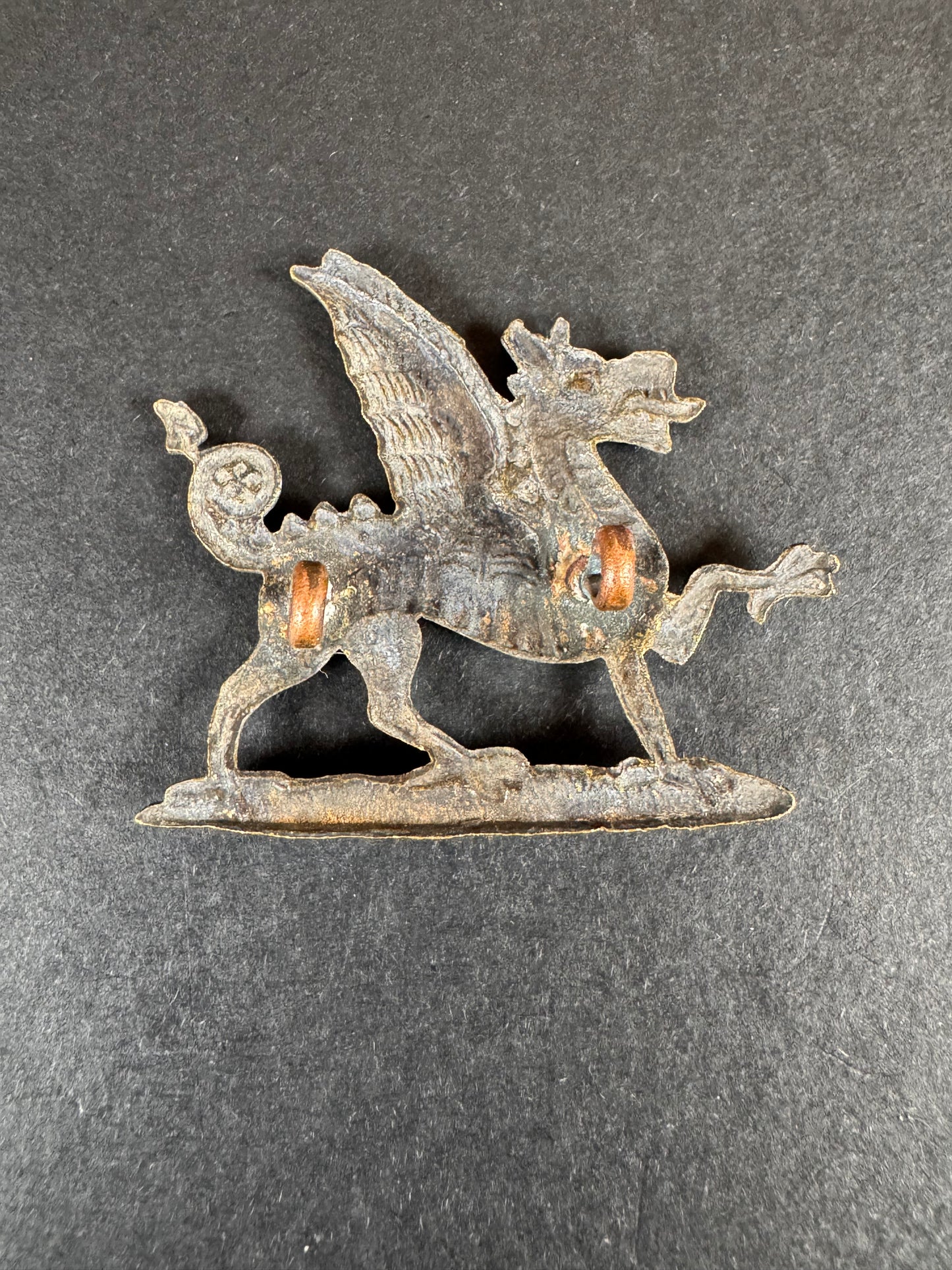 Photo 2 of WW1 British Army Monmouthshire Regiment Cap Badge Lugged - collectible militaria item