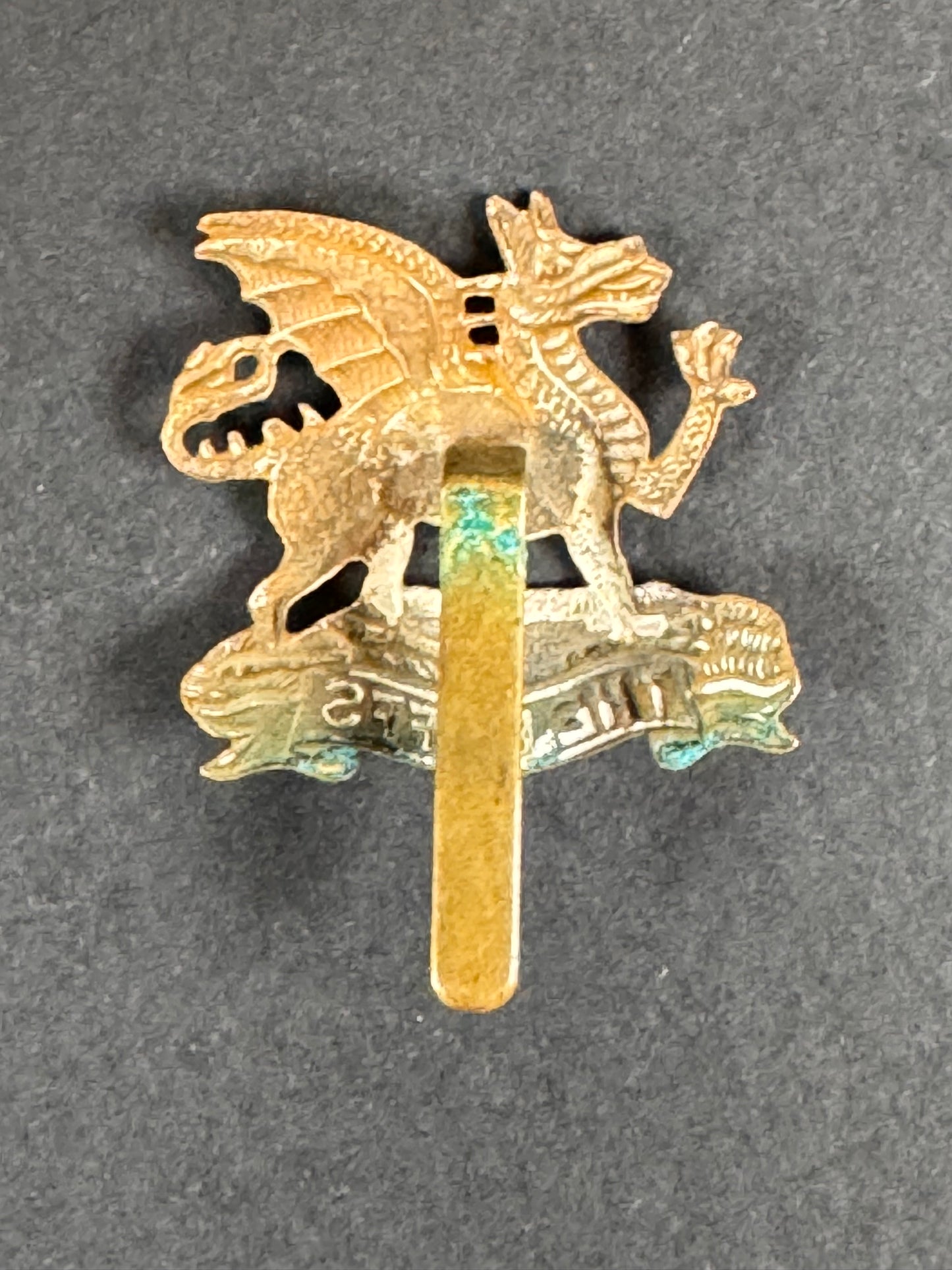 Photo 2 of WW1 British Army Royal East Kent Regiment (The Buffs) Cap Badge - collectible militaria item