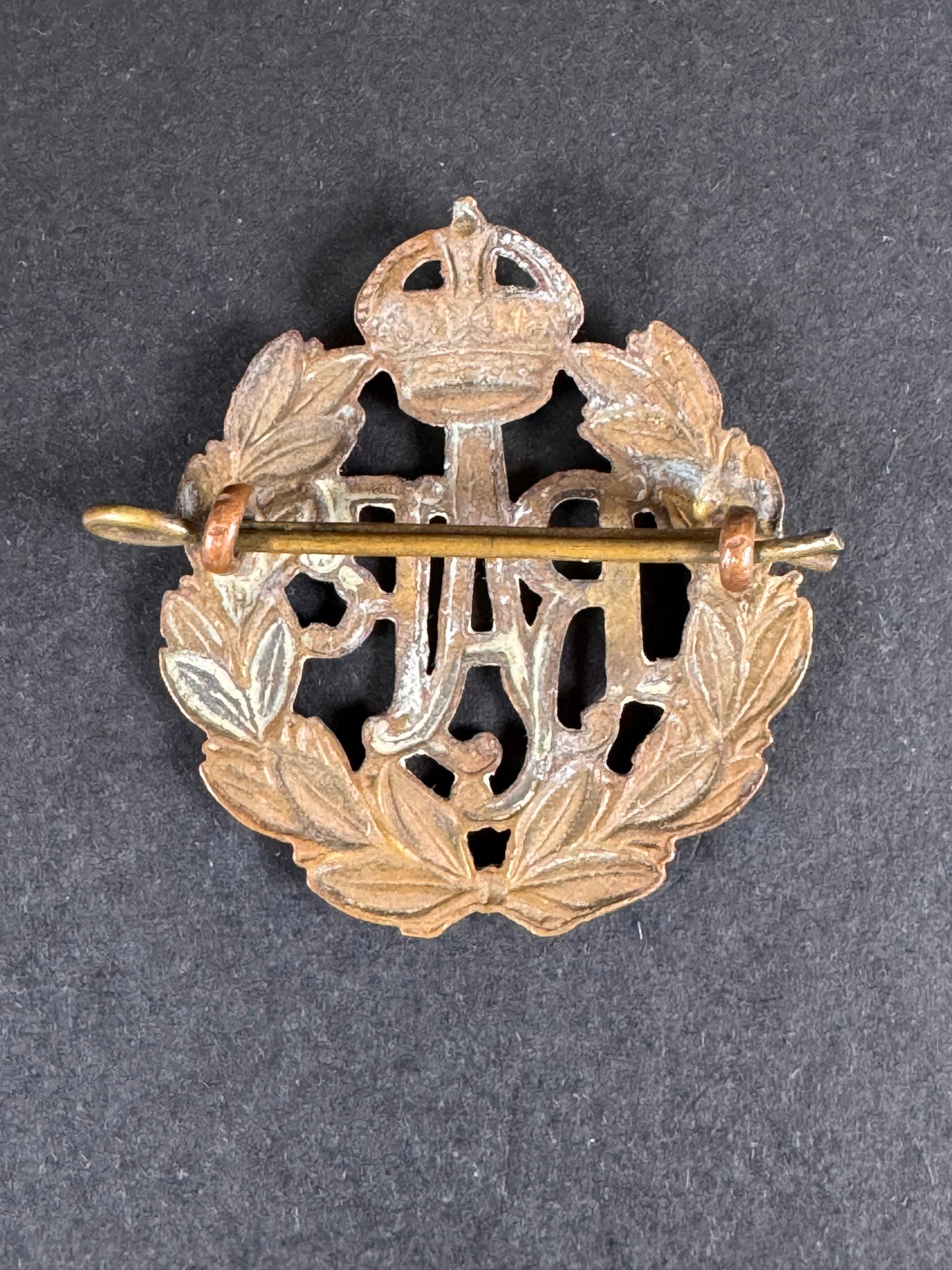 Photo 2 of WW1 British Royal Air Force Cap Badge RAF - collectible militaria item