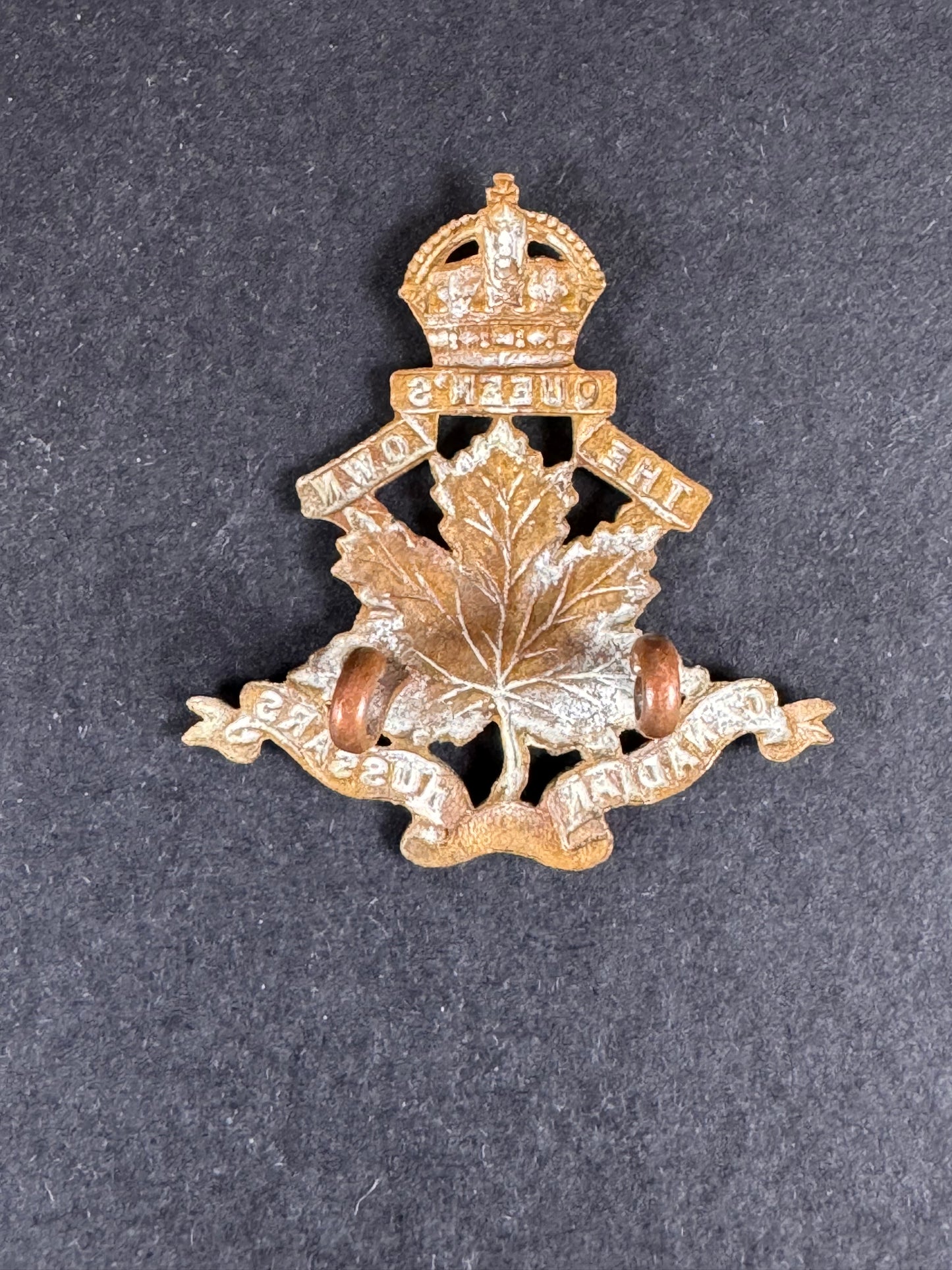 Photo 2 of WW1 Canadian Army The Queen's Own Canadian Hussars Cap Badge - collectible militaria item