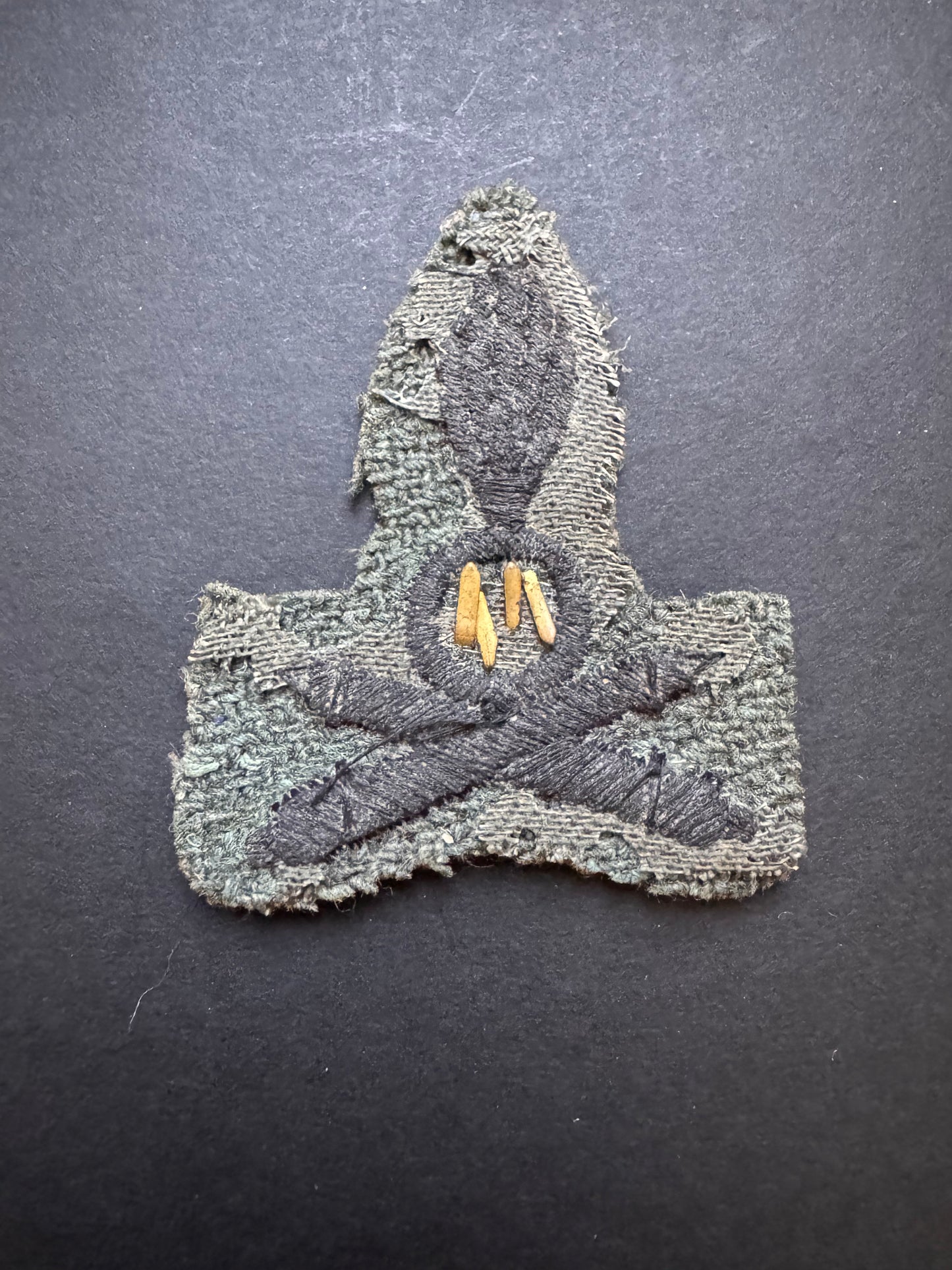 Photo 2 of WW2 Italian Army 20th Artillery Regiment Officer's Cap Badge - collectible militaria item