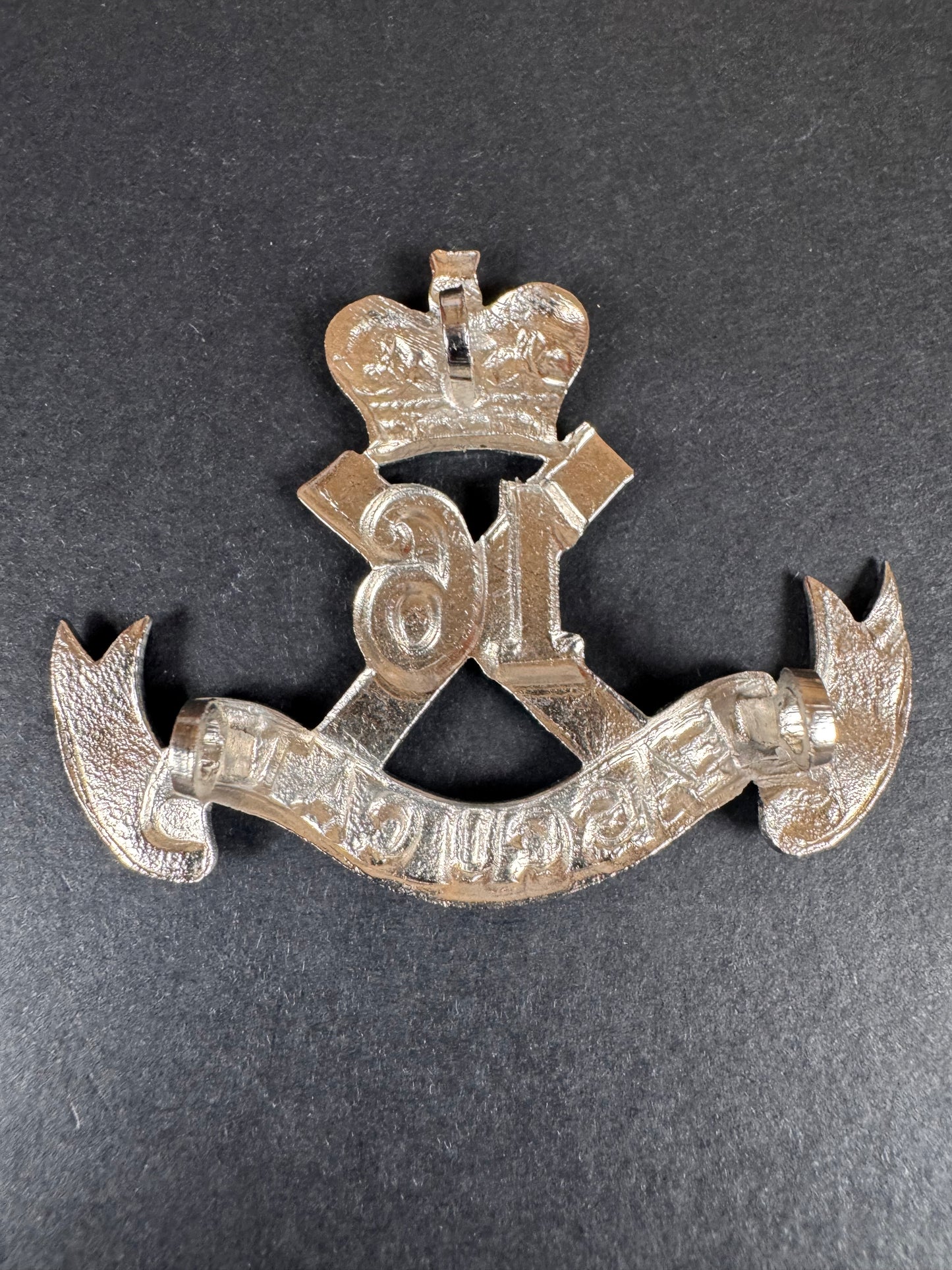Photo 2 of WW1 Canadian Army 16th Infantry Battalion Canadian Scottish Cap Badge - collectible militaria item