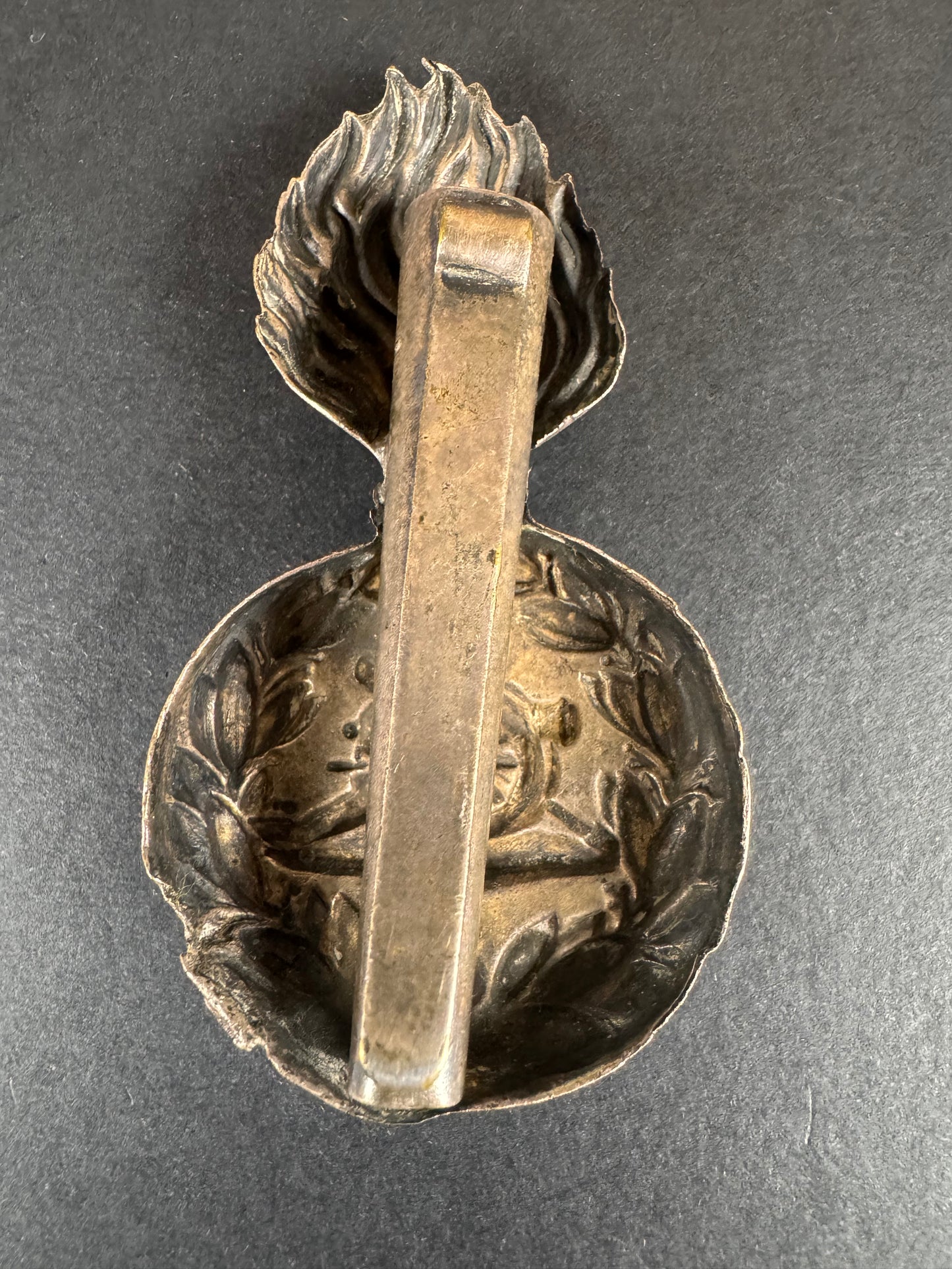 Photo 2 of Victorian Royal Artillery Volunteers Busby Fur Hat Plume Holder Badge - collectible militaria item