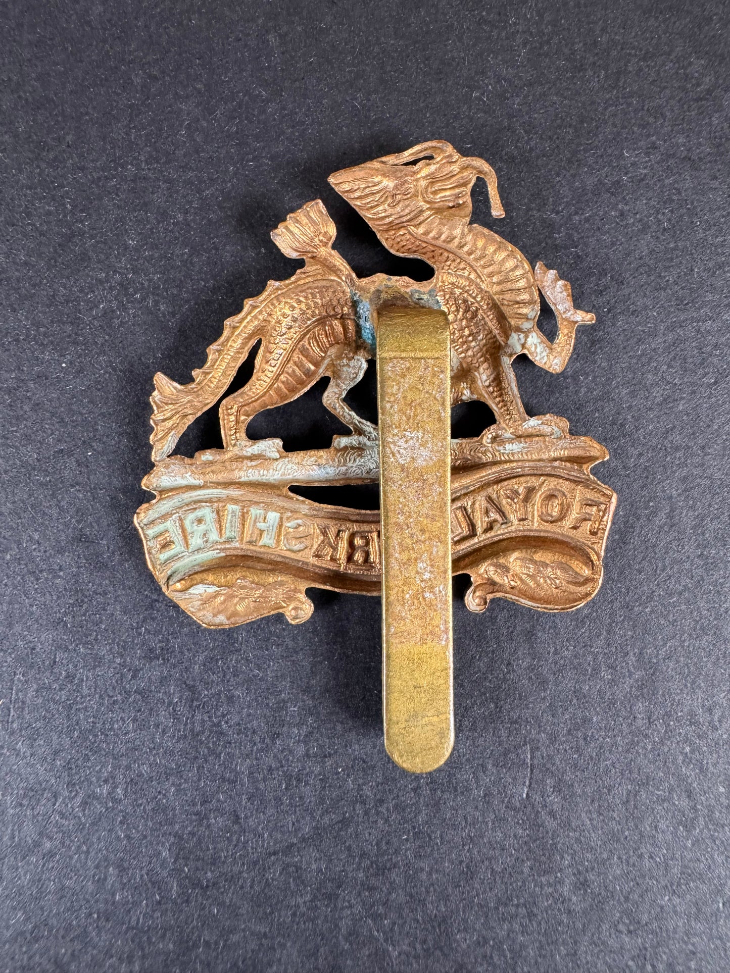 Photo 2 of WW2 British Army Royal Berkshire Regiment Cap Badge - collectible militaria item
