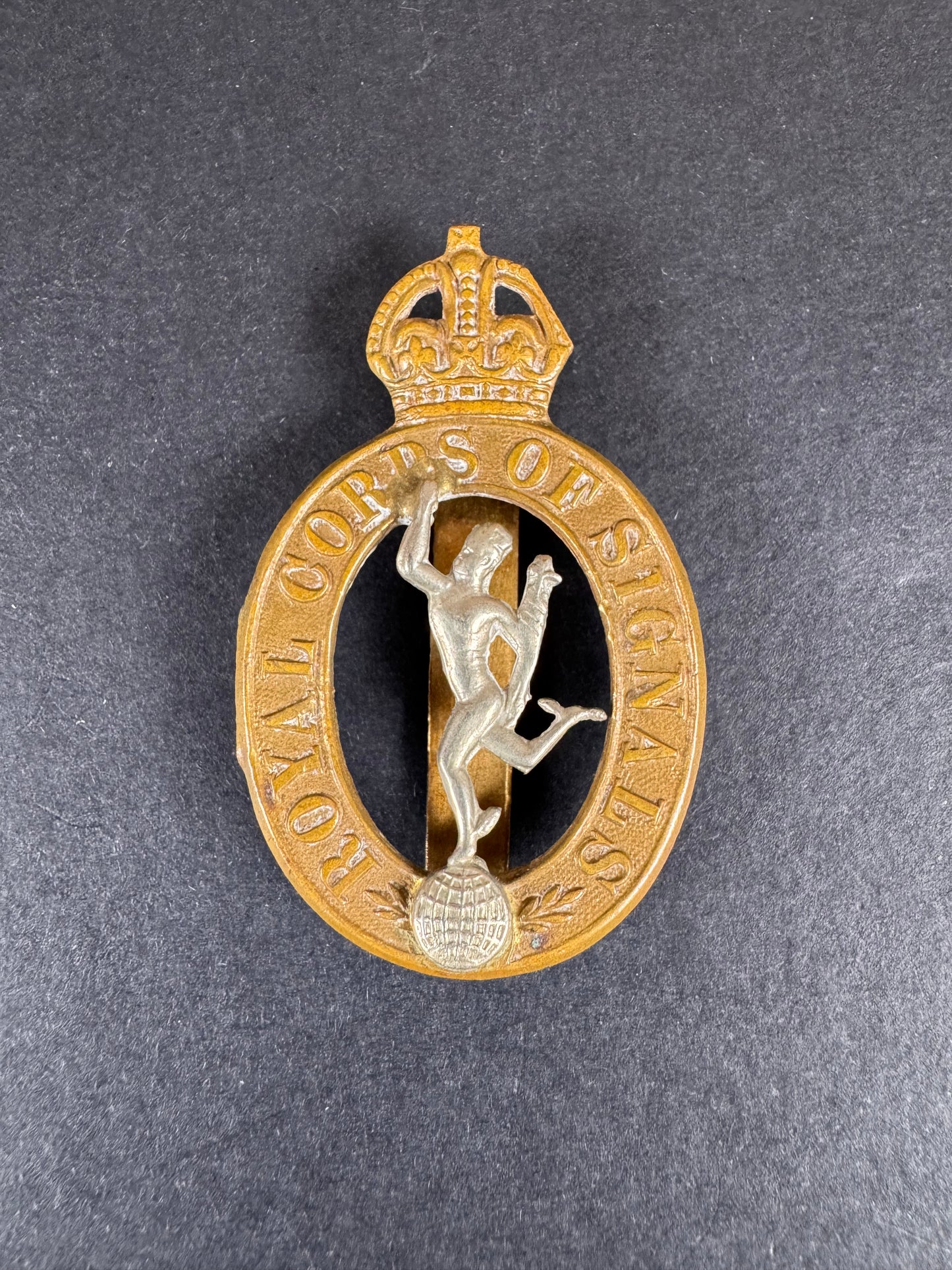 Photo 1 of WW2 British Army Royal Corps of Signals Cap Badge - collectible militaria item