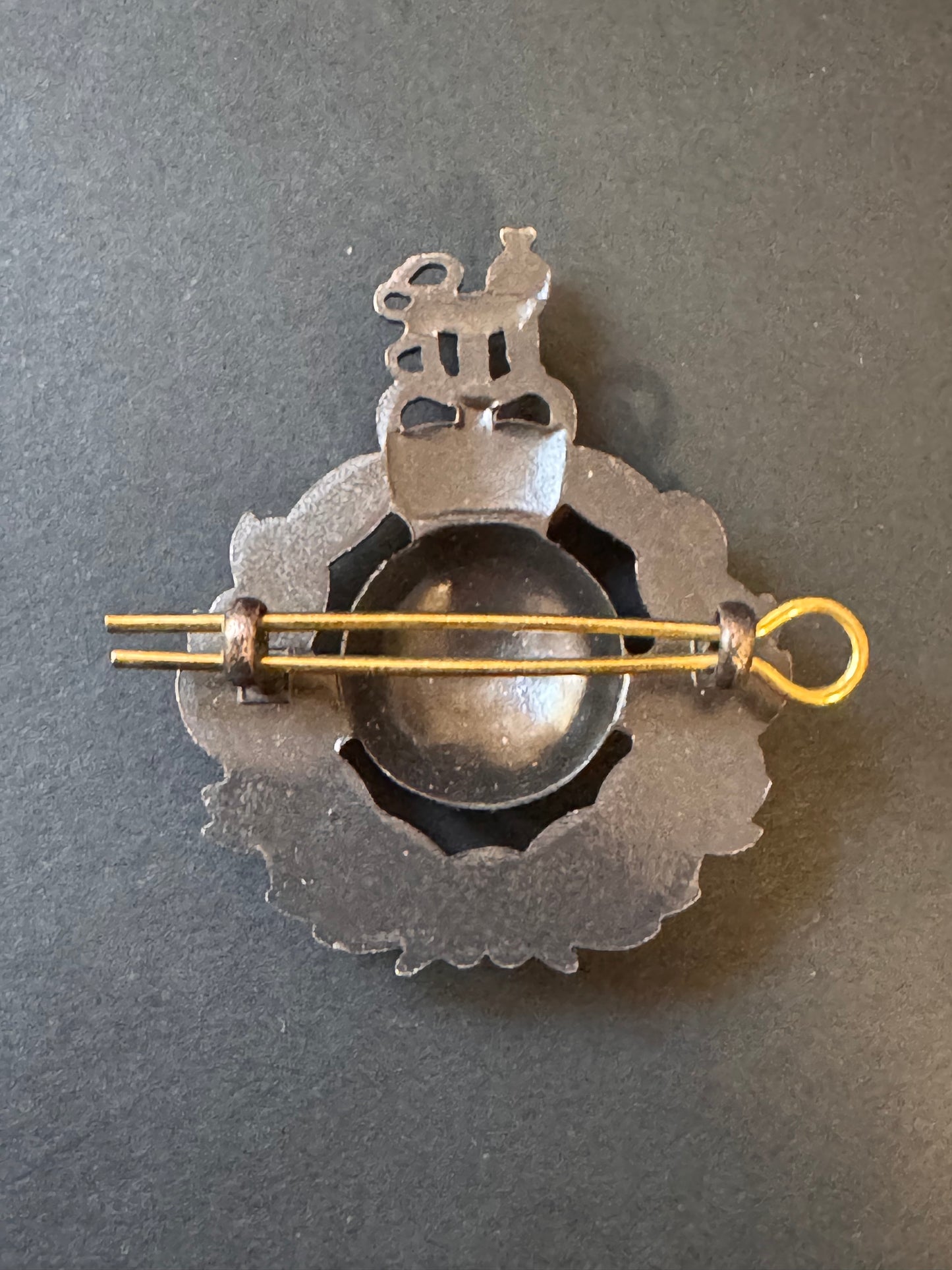 Photo 2 of After WW2 British Royal Marines Cap Badge - collectible militaria item