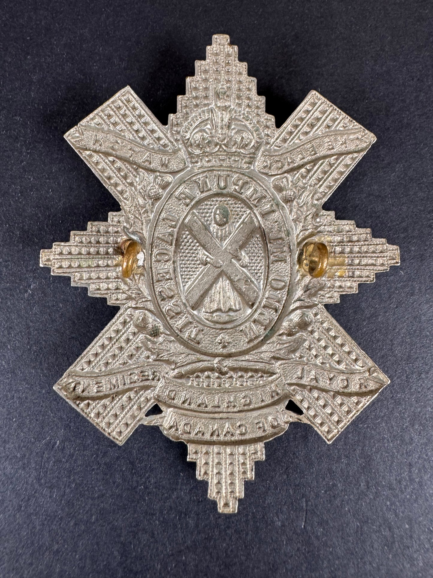 Photo 2 of WW2 Royal Highlanders Regiment of Canada Glengarry Cap Badge - collectible militaria item