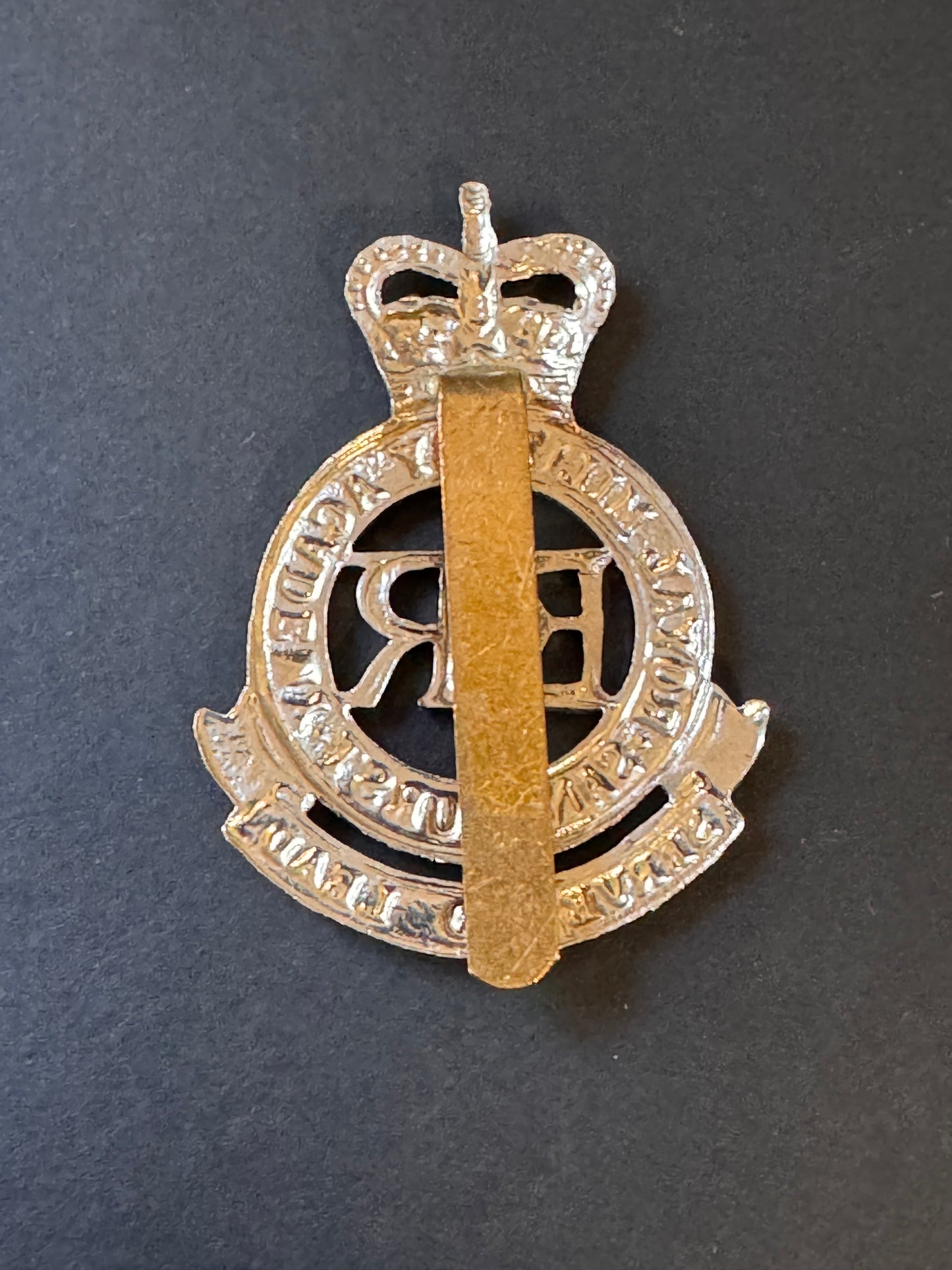 Photo 2 of After WW2 British Royal Military Academy Sandhurst Cap Badge - collectible militaria item