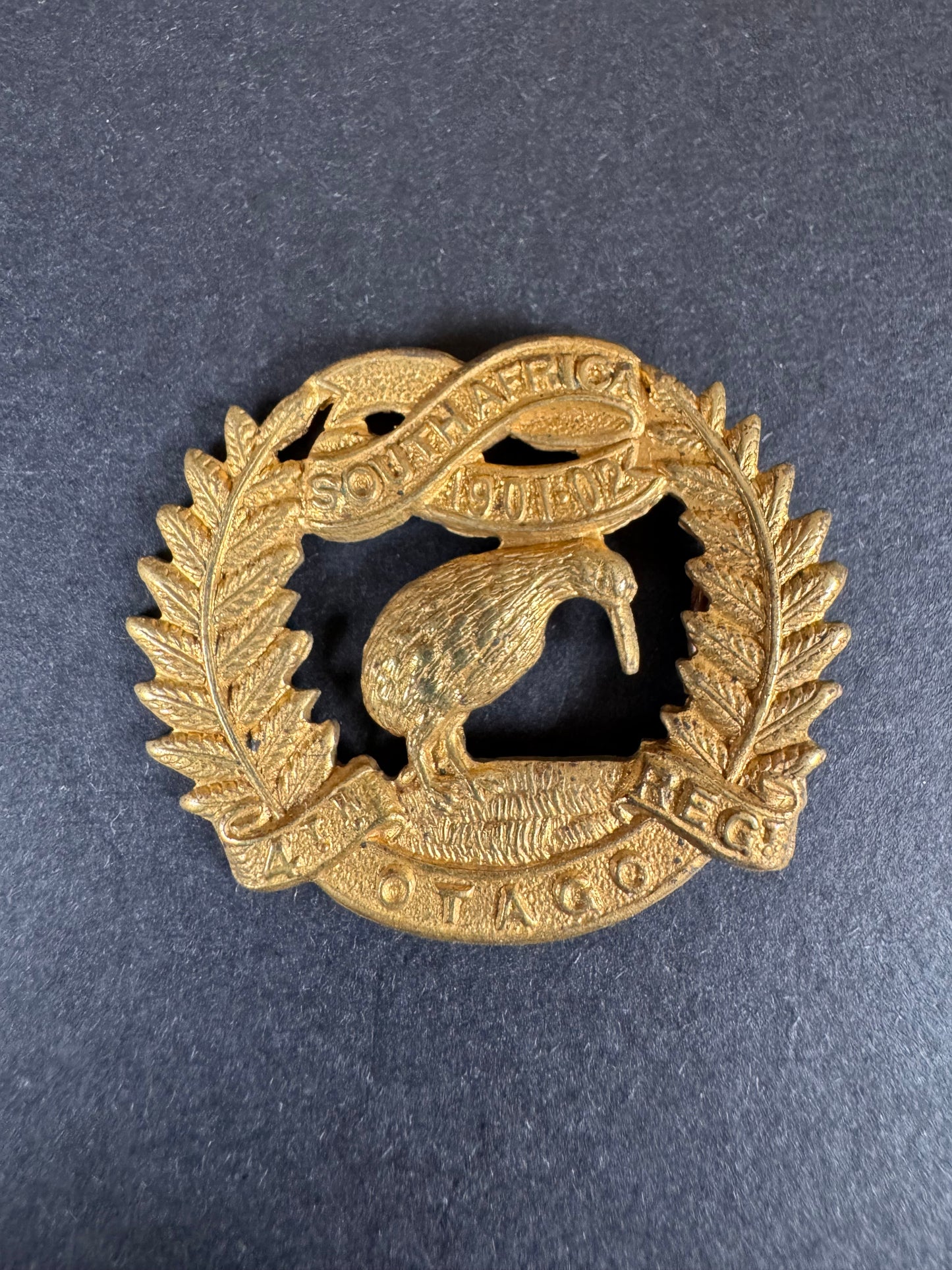 Photo 1 of WW1 New Zealand Army The 4th Otago Regiment Cap Badge ANZAC NZEF - collectible militaria item