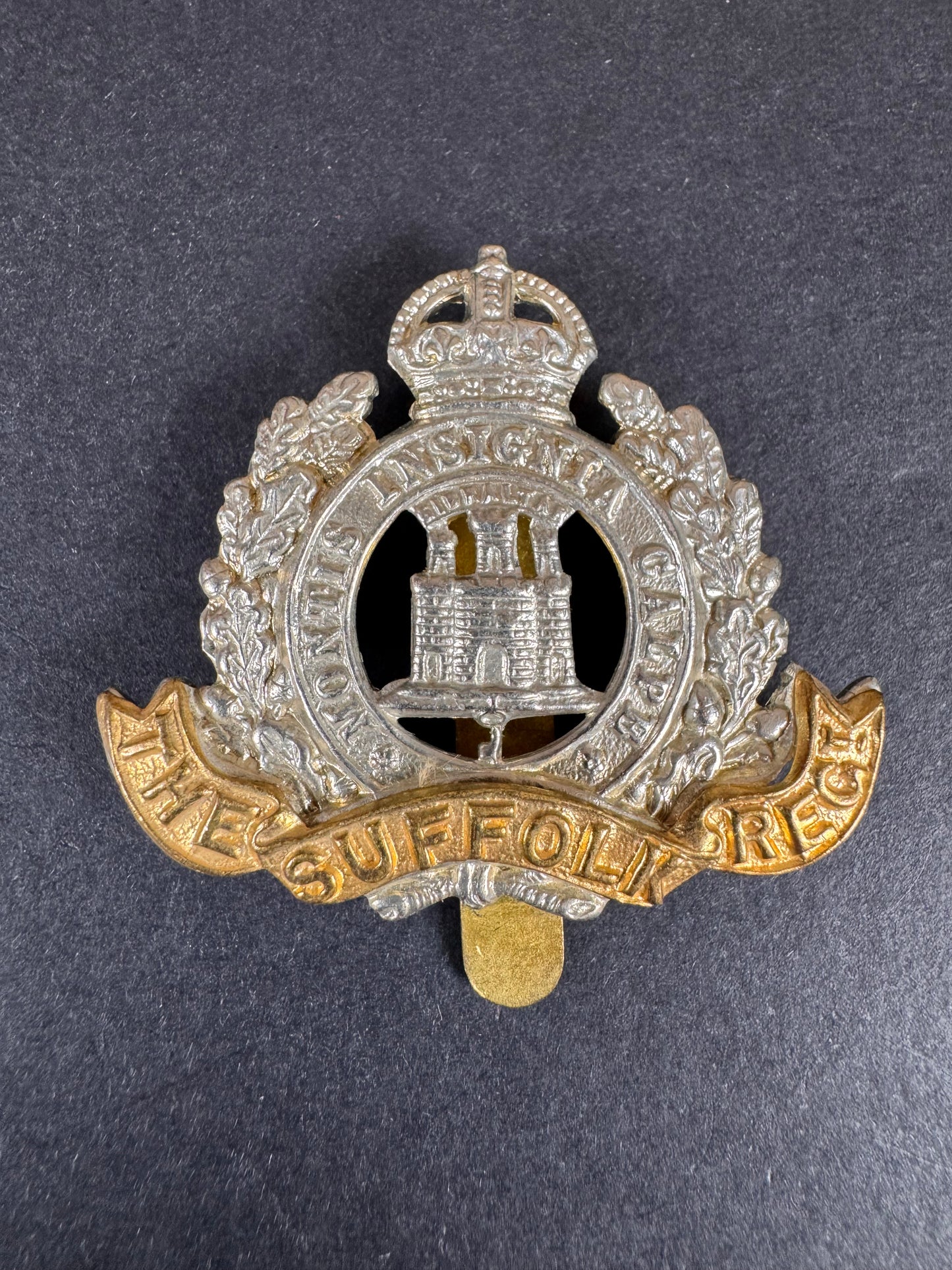 Photo 1 of WW1 British Army Suffolk Regiment Cap Badge - collectible militaria item