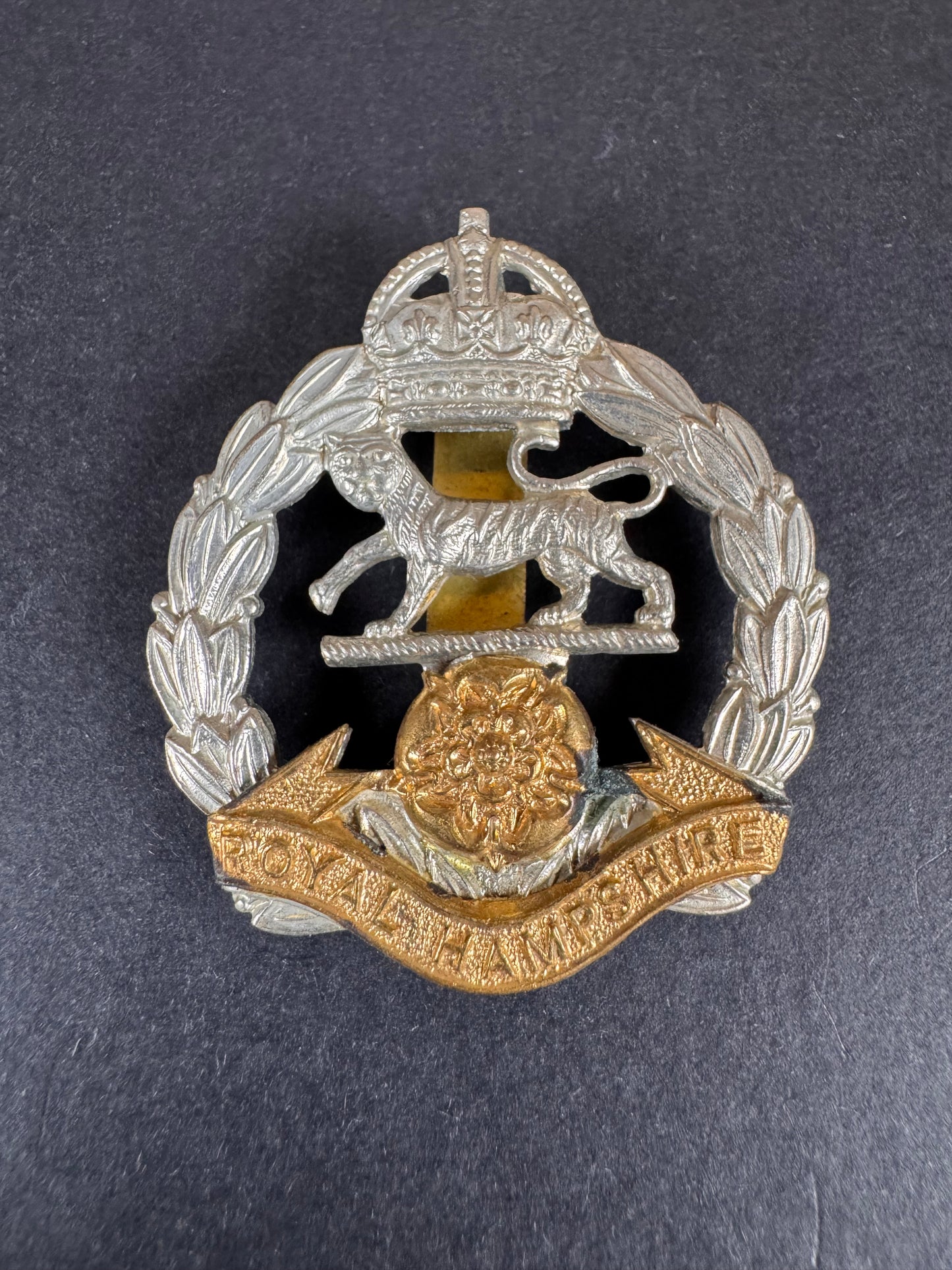 Photo 1 of After WW2 British Army Royal Hampshire Regiment Cap Badge - collectible militaria item