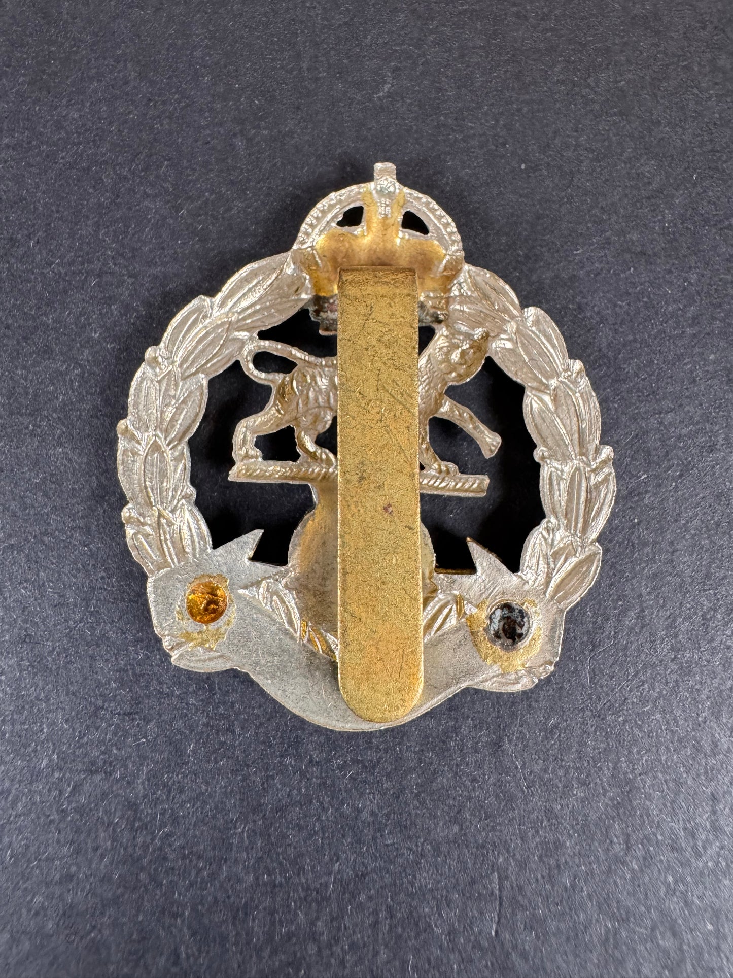 Photo 2 of After WW2 British Army Royal Hampshire Regiment Cap Badge - collectible militaria item
