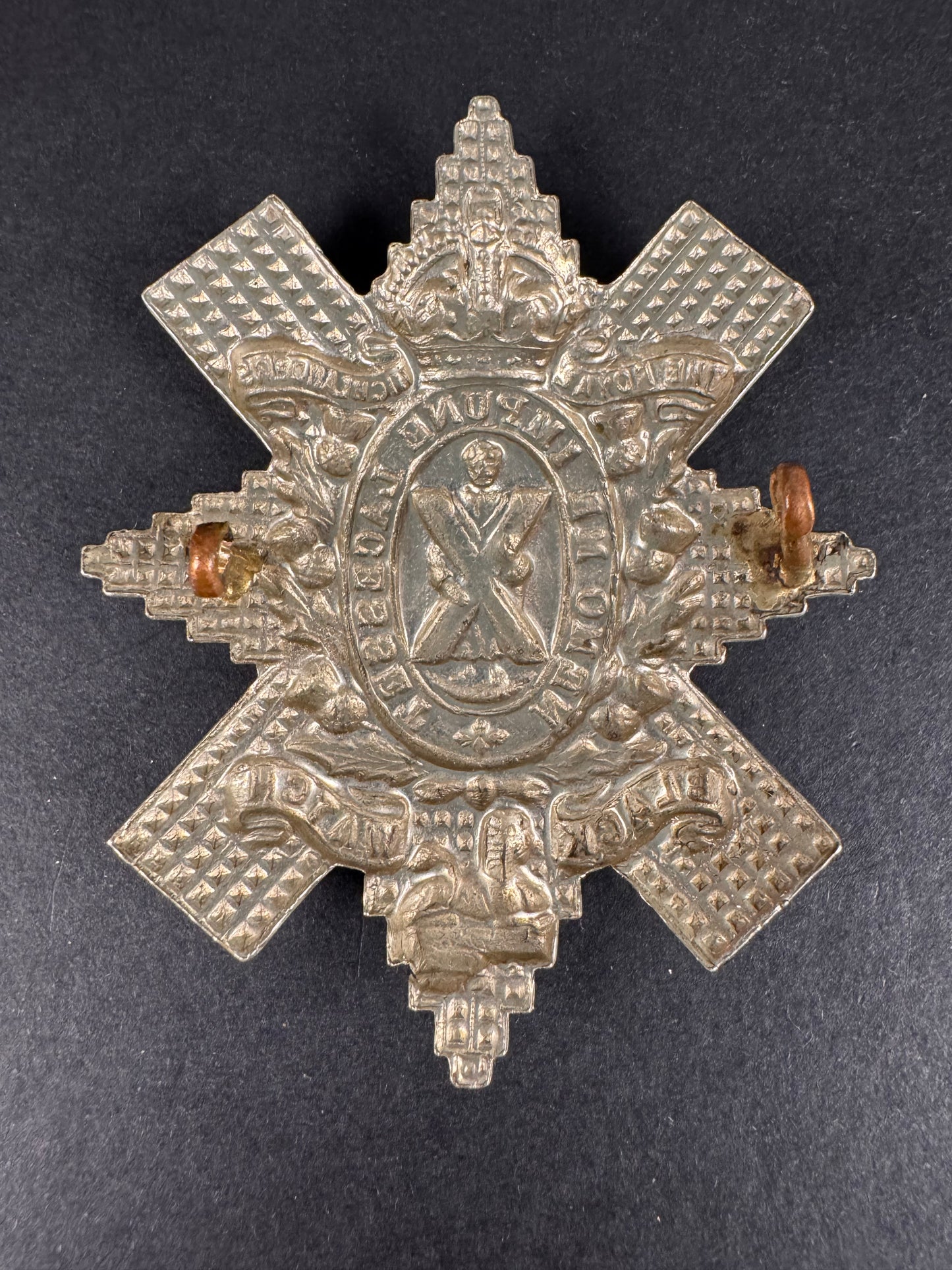Photo 2 of WW1 British Army The Royal Highlanders Black Watch Cap Badge - collectible militaria item
