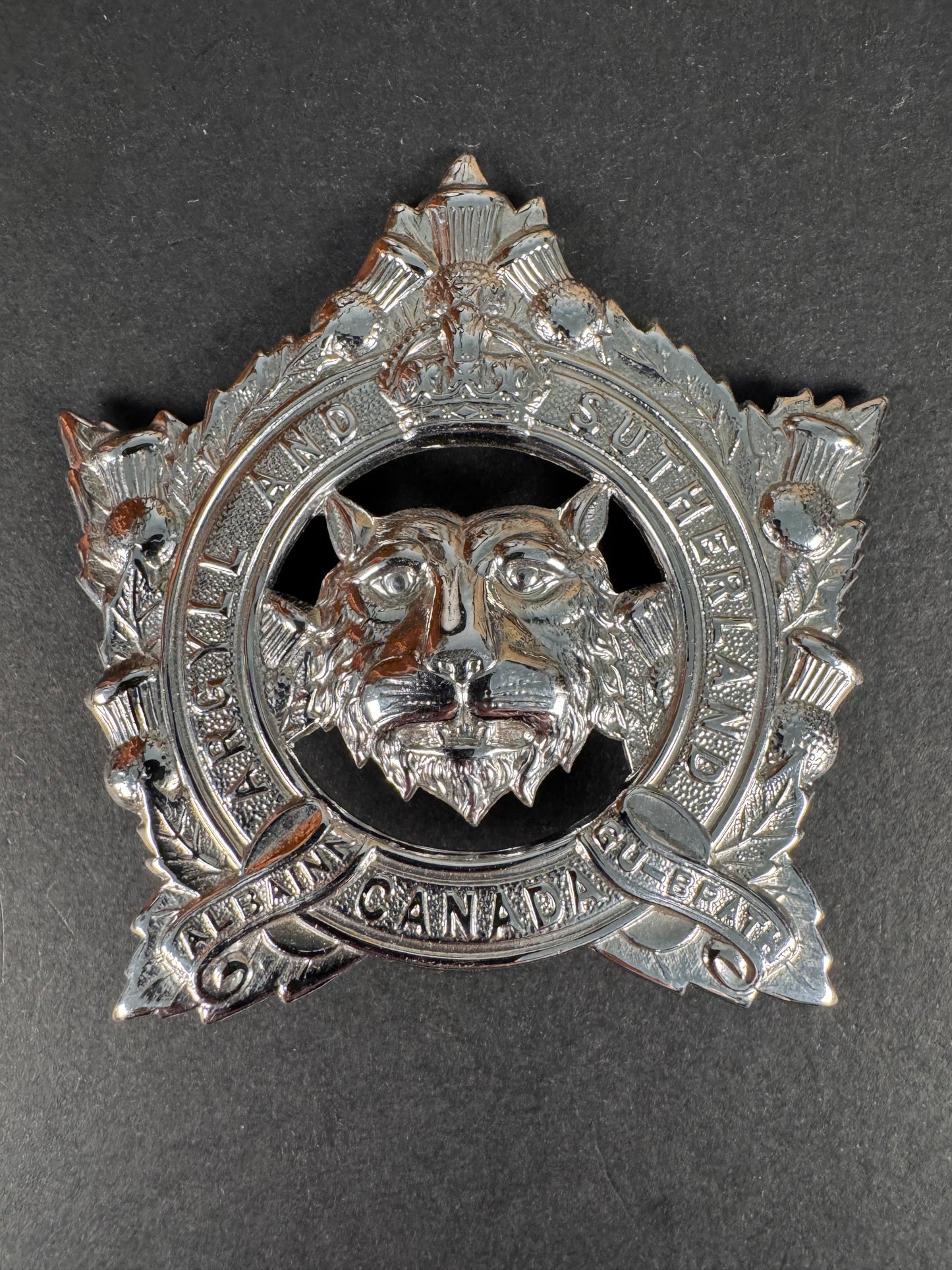 Photo 1 of WW2 Canadian Army Argyll & Sutherland Highlanders Of Canada Cap Badge - collectible militaria item