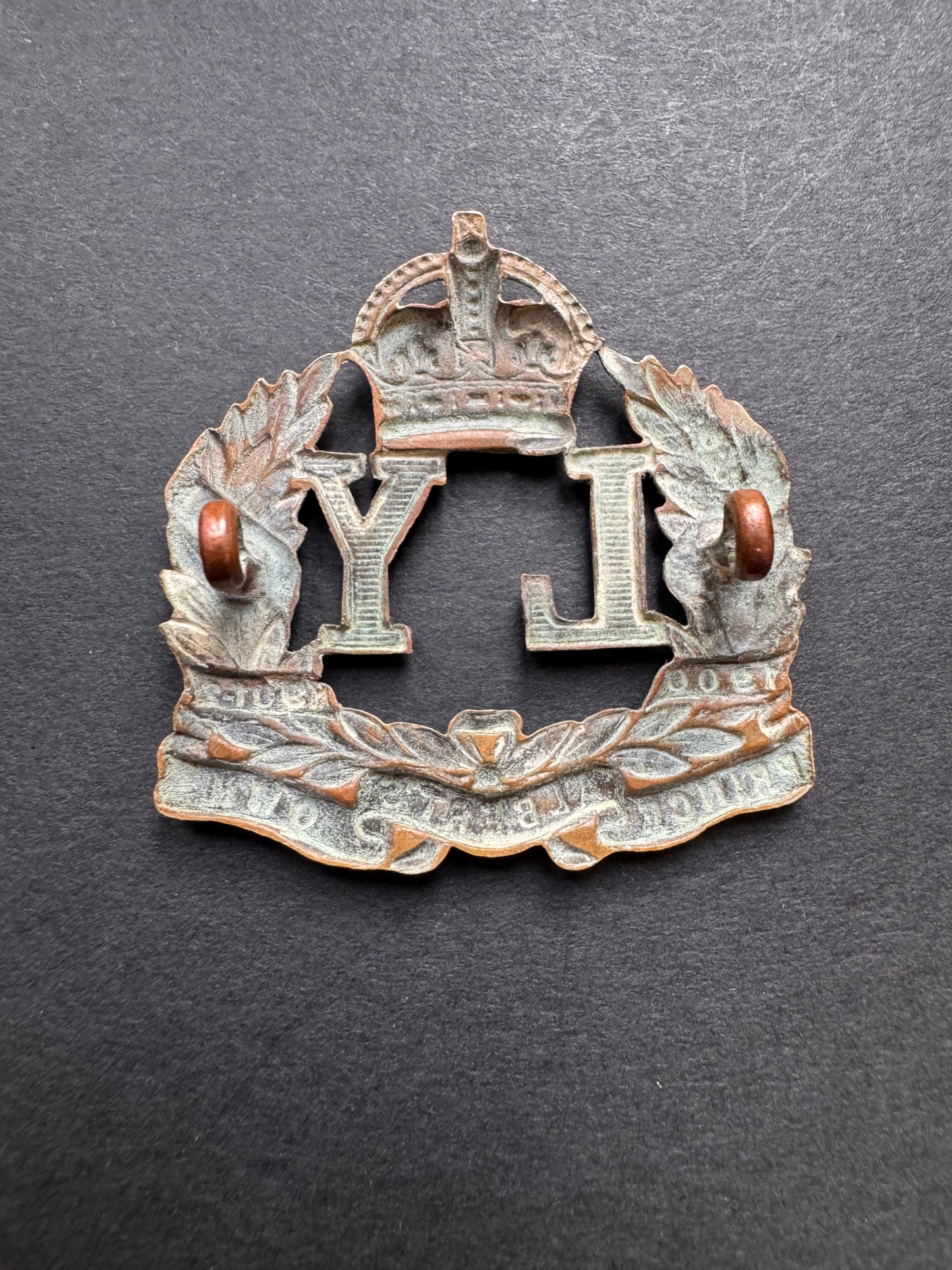 Photo 2 of WW1 British Army Leicestershire Yeomanry Cavalry Cap Badge - collectible militaria item