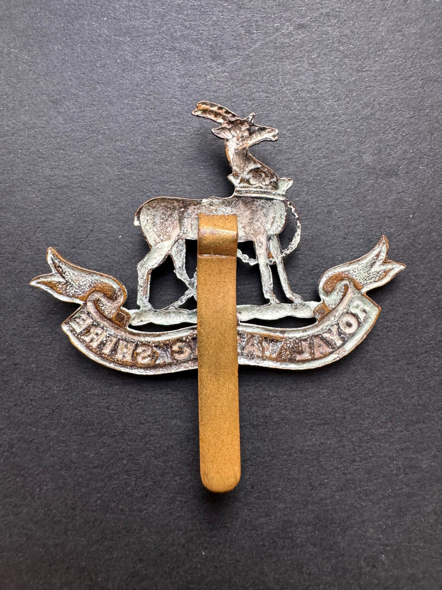 Photo 2 of WW1 British Army Royal Warwickshire Regiment Economy Brass Cap Badge - collectible militaria item