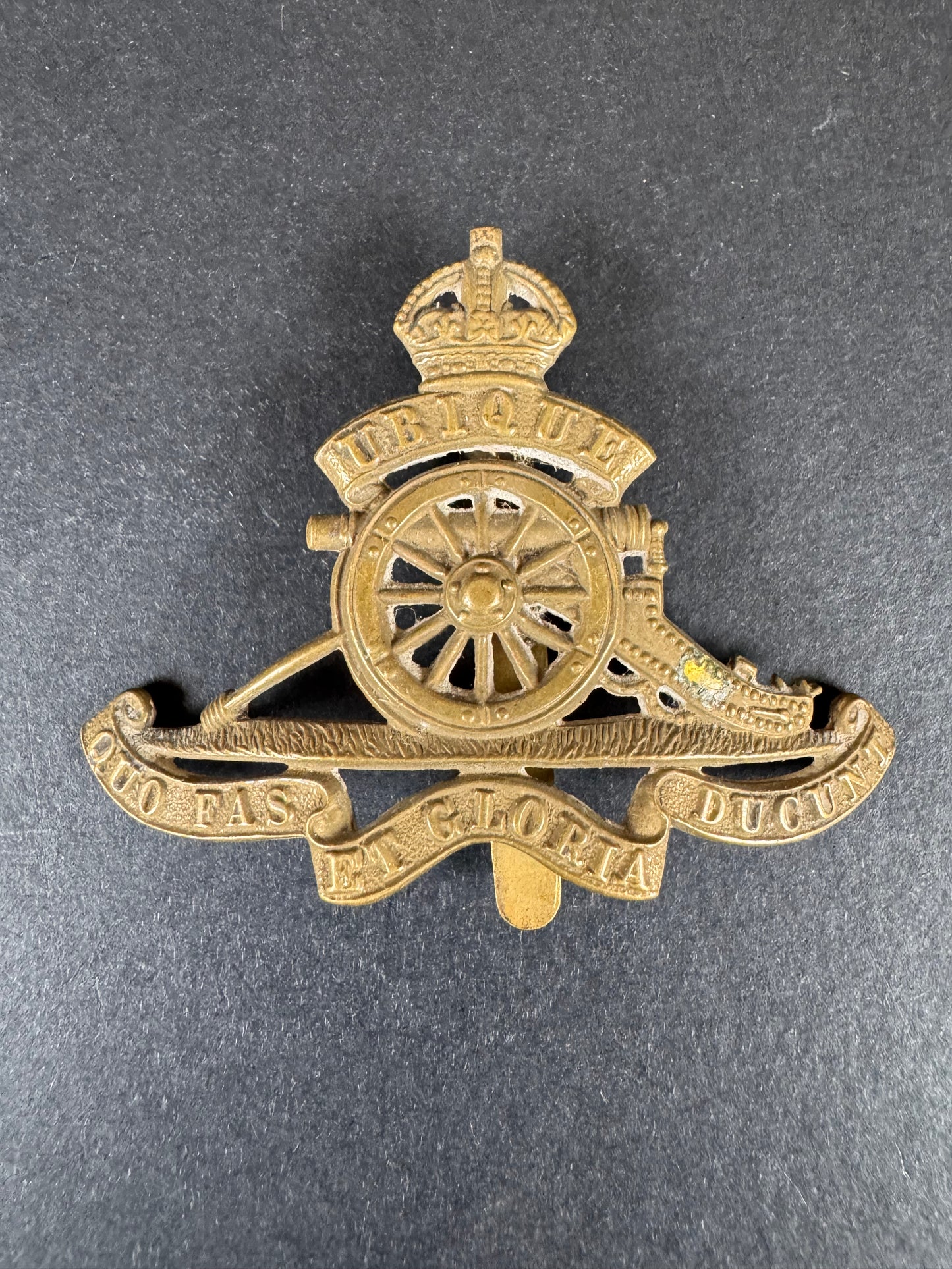 Photo 1 of WW2 British Army Royal Artillery Cap Badge - collectible militaria item