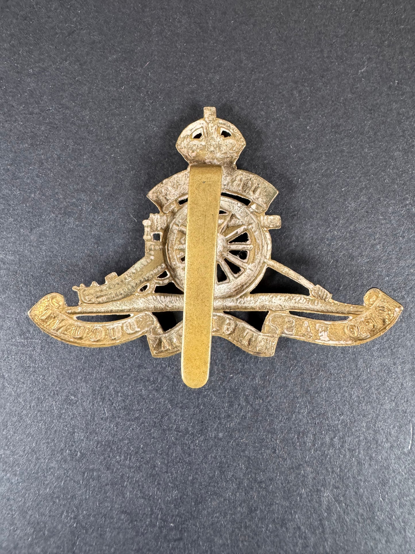 Photo 2 of WW2 British Army Royal Artillery Cap Badge - collectible militaria item