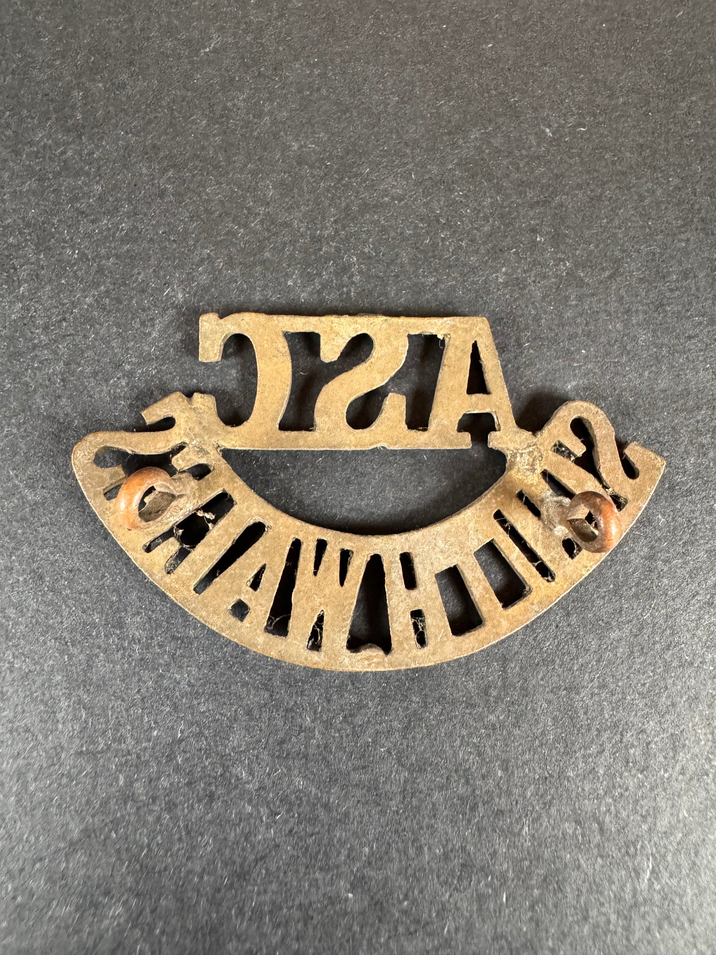 Photo 2 of WW1 British Army ASC SOUTH WALES Shoulder Title - collectible militaria item