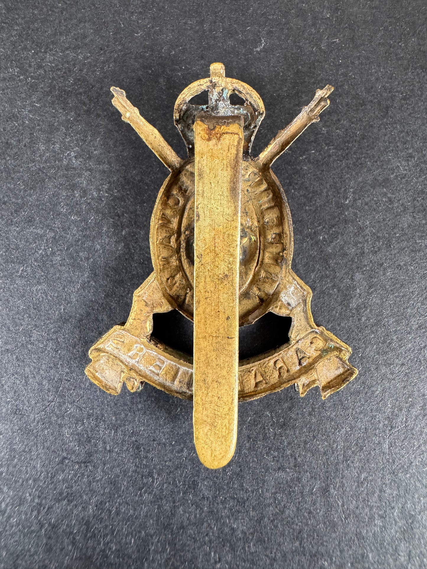 Photo 2 of WW1 British Army Hampshire Yeomanry Carabiniers Cap Badge - collectible militaria item