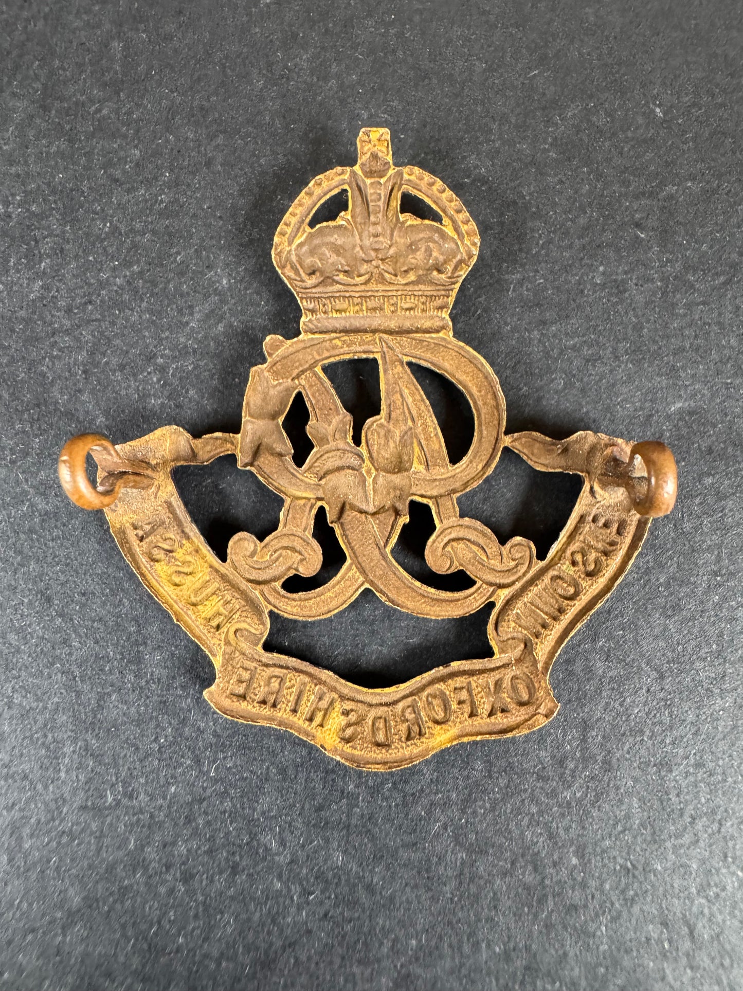 Photo 2 of WW1 British Army Queen's Own Oxfordshire Hussars Yeomanry Cap Badge - collectible militaria item