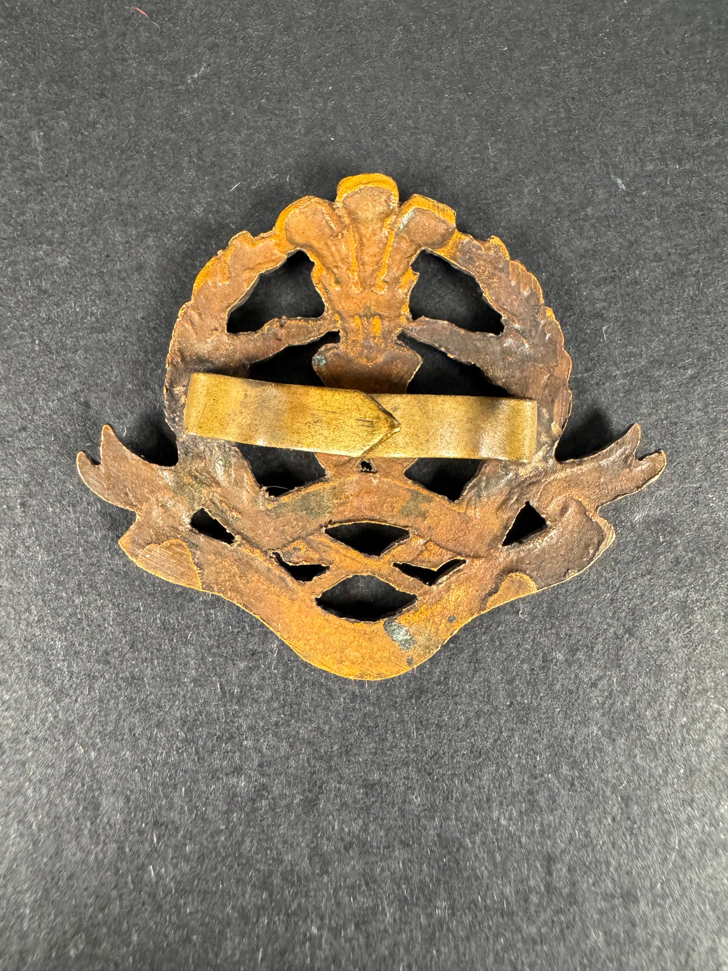 Photo 2 of WW1 British Army The Middlesex Infantry Regiment Officer's Cap Badge - collectible militaria item