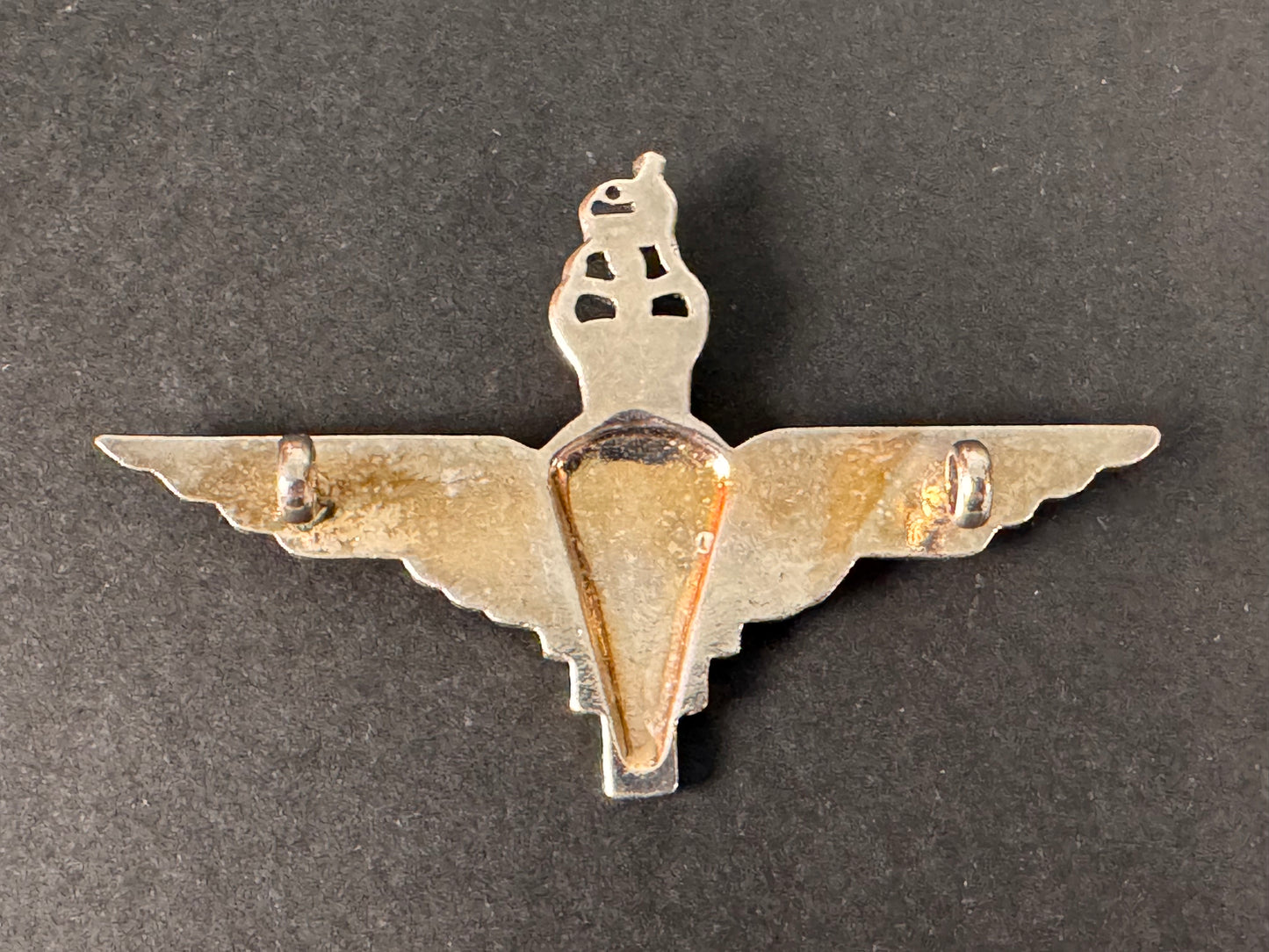 Photo 2 of After WW2 British Army Parachute Regiment Officer's Silver Cap Badge - collectible militaria item