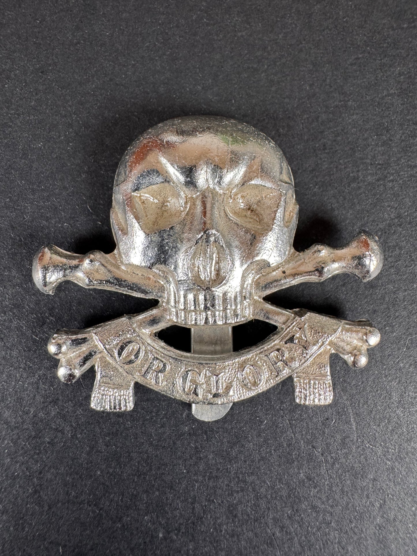 Photo 1 of After WW2 British Army 17th / 21st Lancers Cavalry Cap Badge (Death’s Head) - collectible militaria item