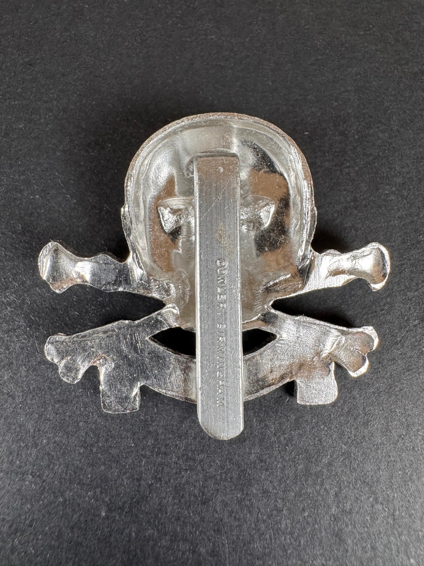 Photo 2 of After WW2 British Army 17th / 21st Lancers Cavalry Cap Badge (Death’s Head) - collectible militaria item