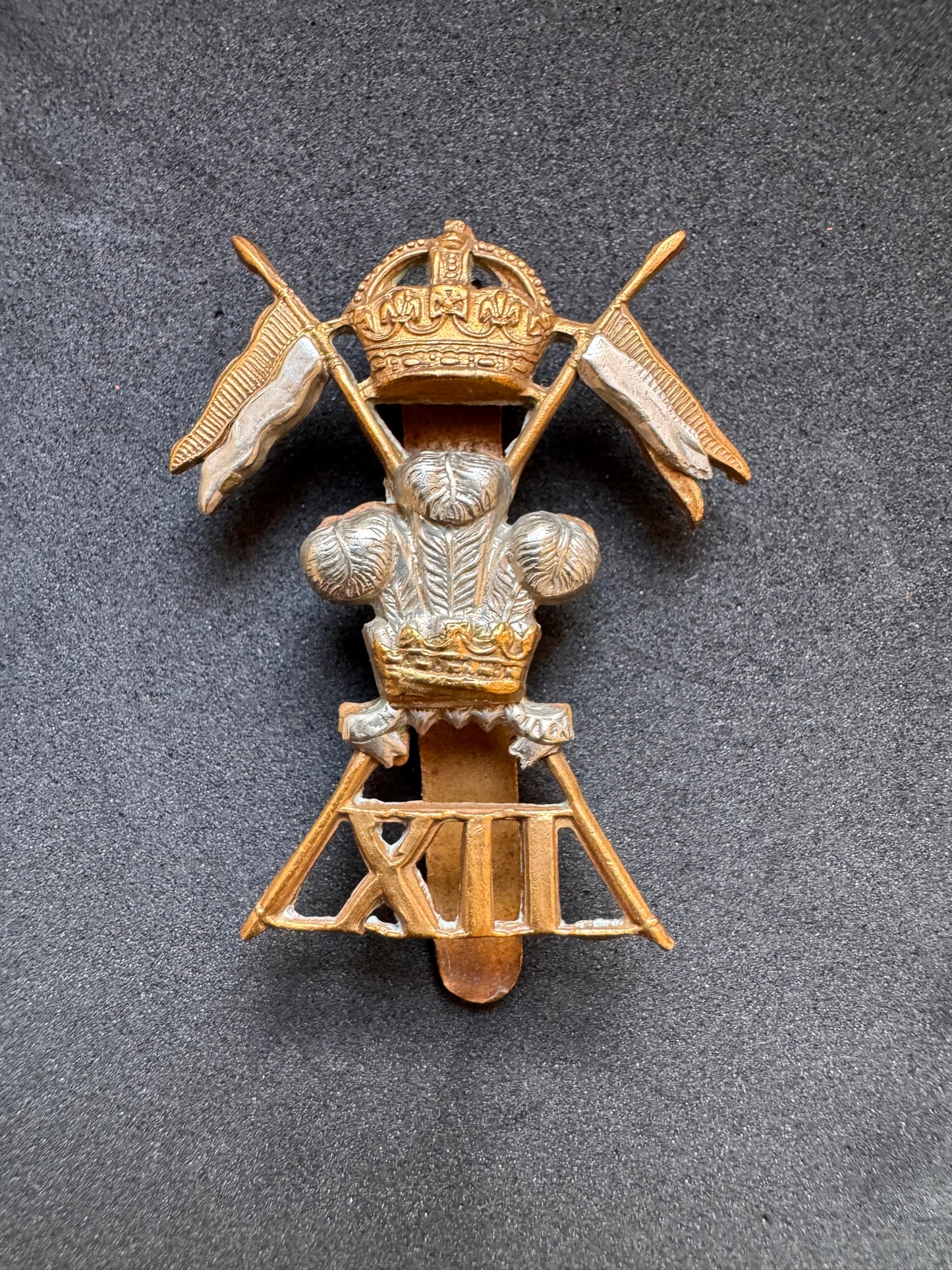 Photo 1 of WW1 British Army 12th Lancers Cap Badge XII - collectible militaria item