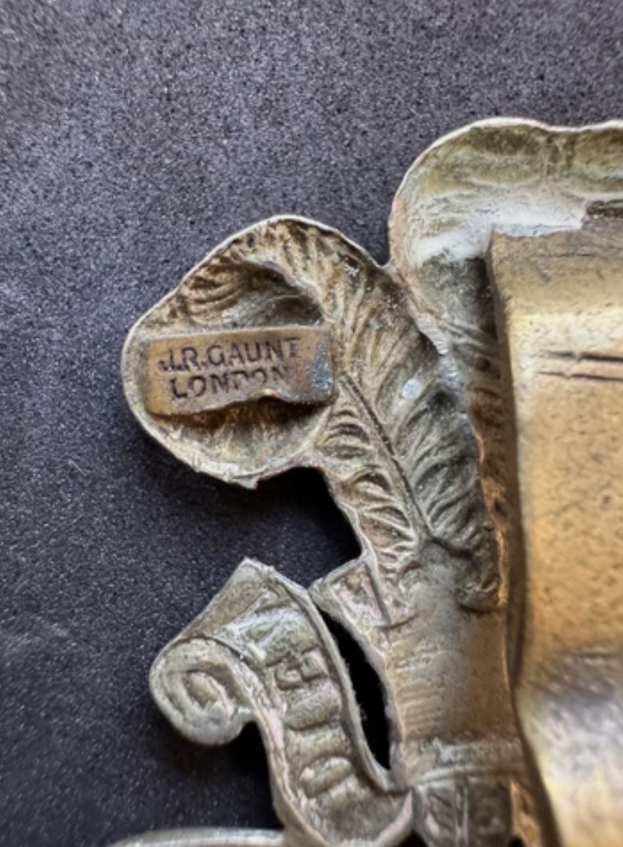 Photo 3 of WW1 British Army The Welsh Regiment Cap Badge GAUNT - collectible militaria item